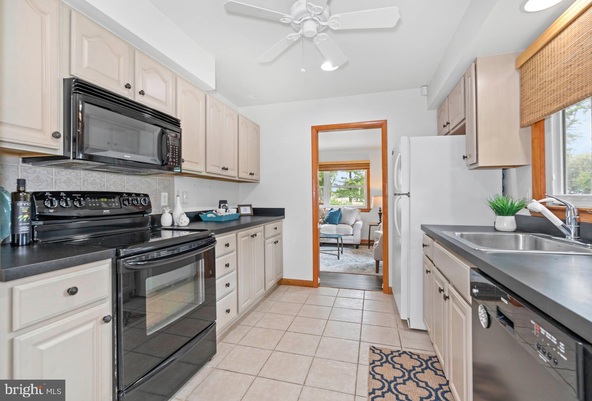 WEST VIEW SHORES - Residential