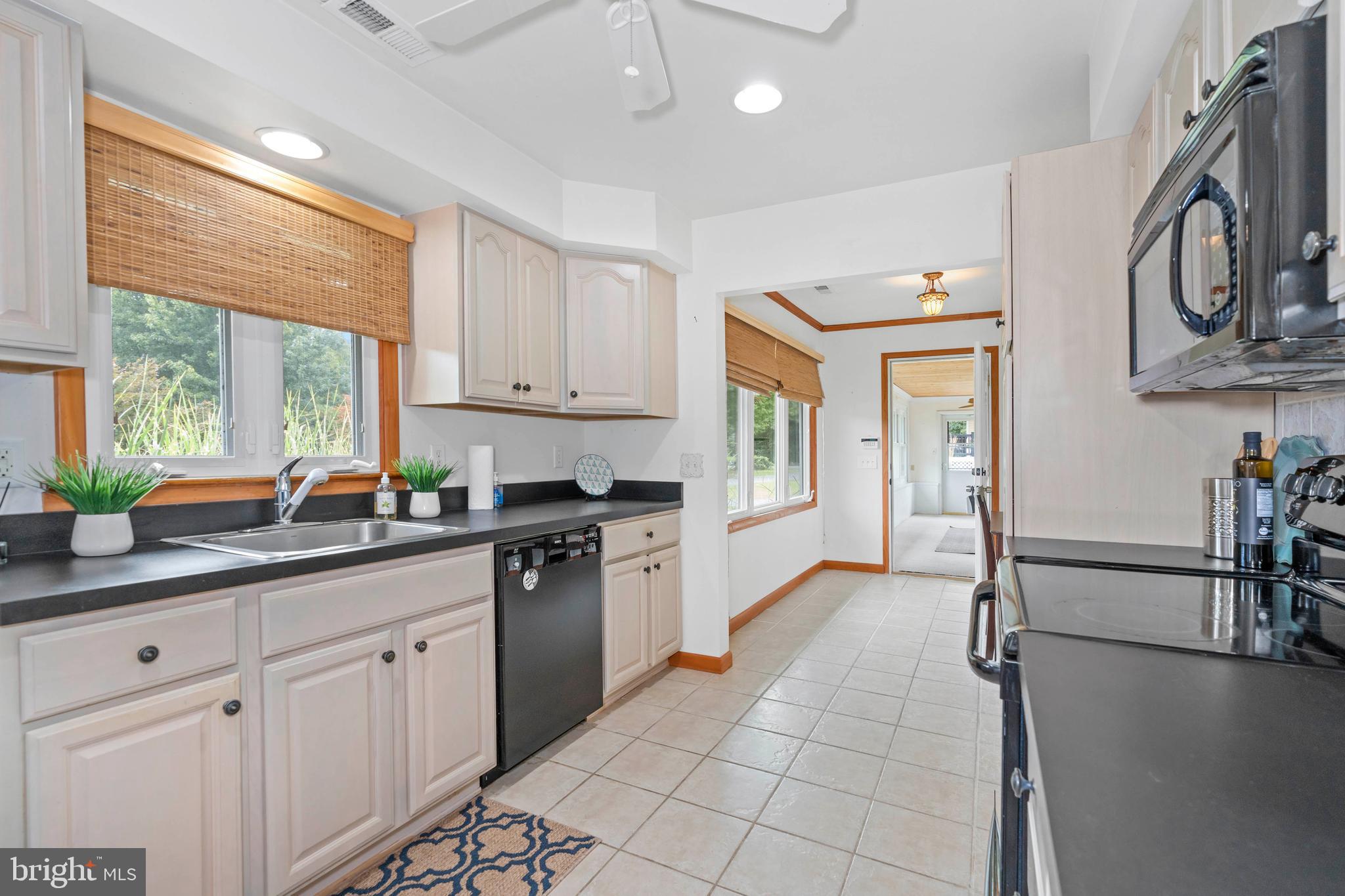 WEST VIEW SHORES - Residential