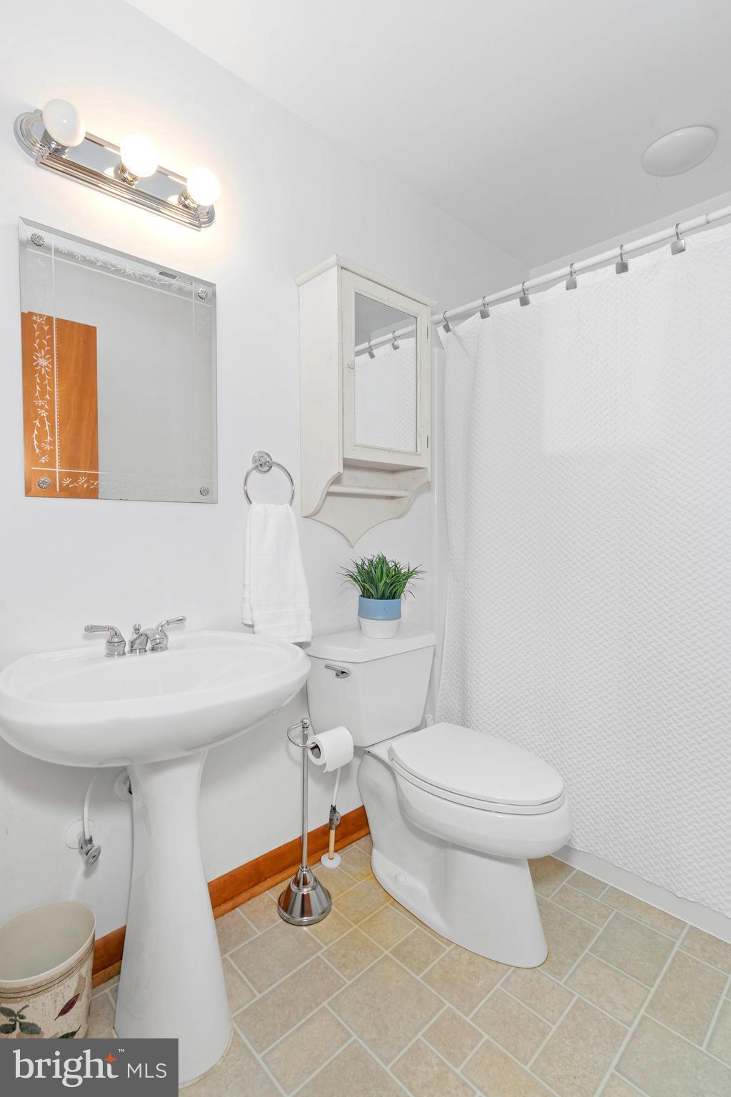 WEST VIEW SHORES - Residential