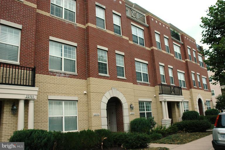 RESIDENCES AT BRAMBLETON - Residential Lease