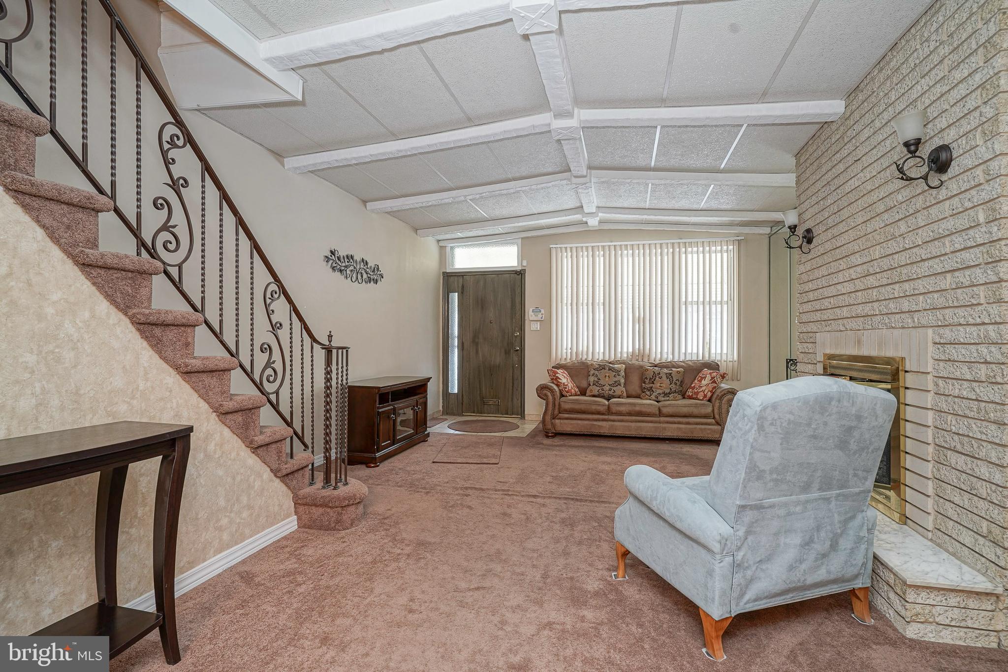 1633 W PORTER STREET