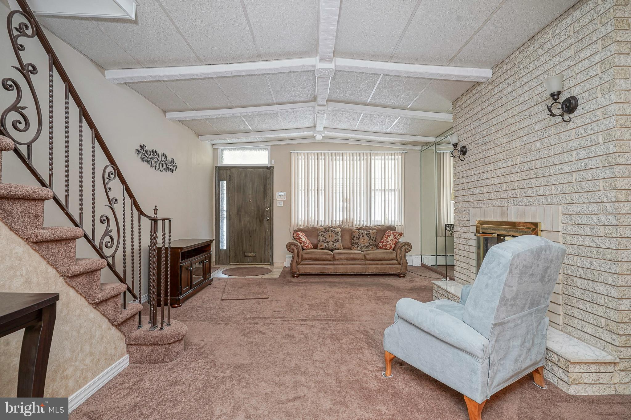 1633 W PORTER STREET