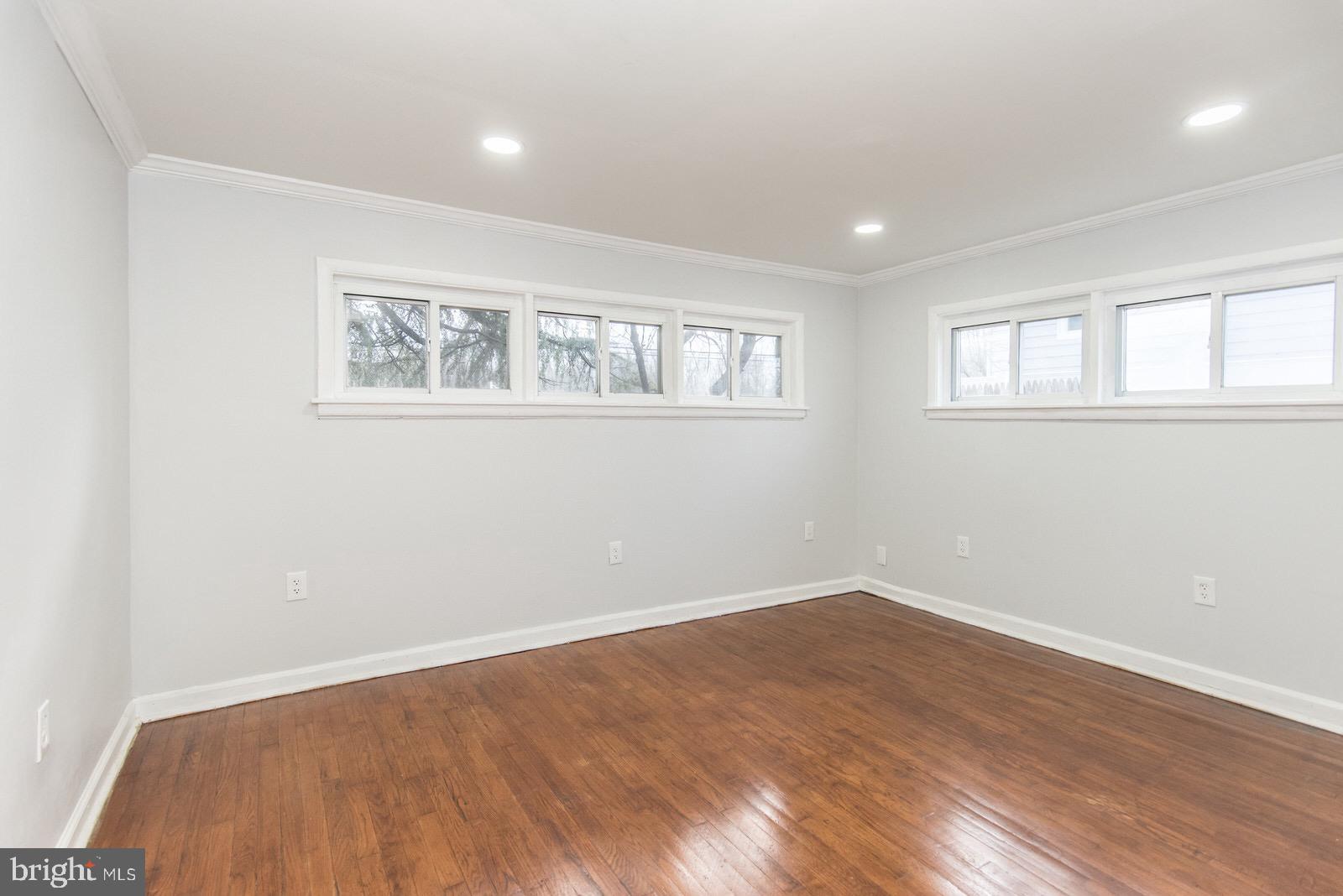 NEWPORTVILLE - Residential