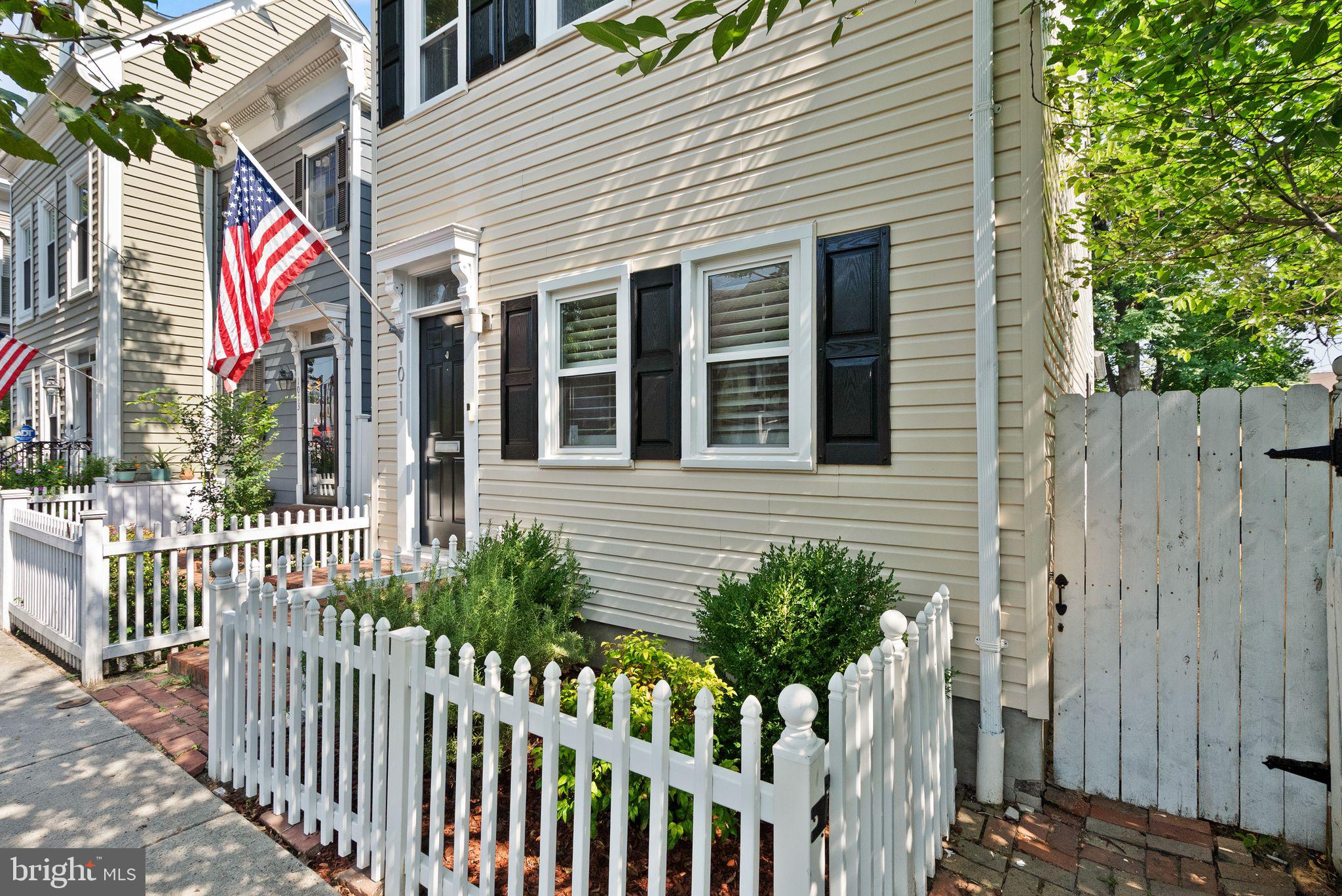 1011 ORONOCO STREET