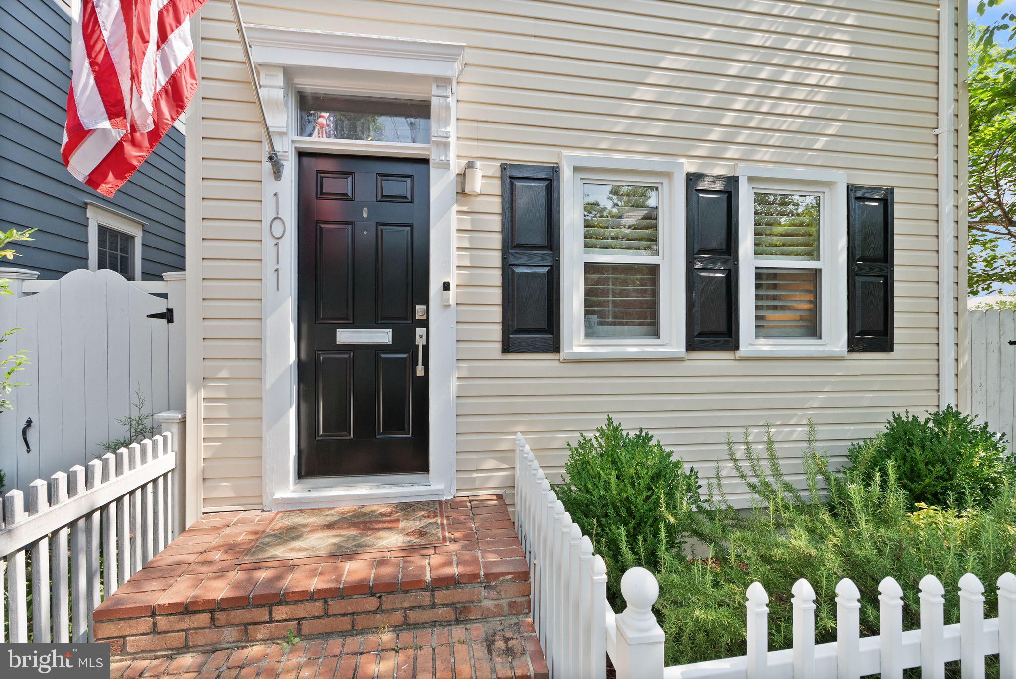 1011 ORONOCO STREET