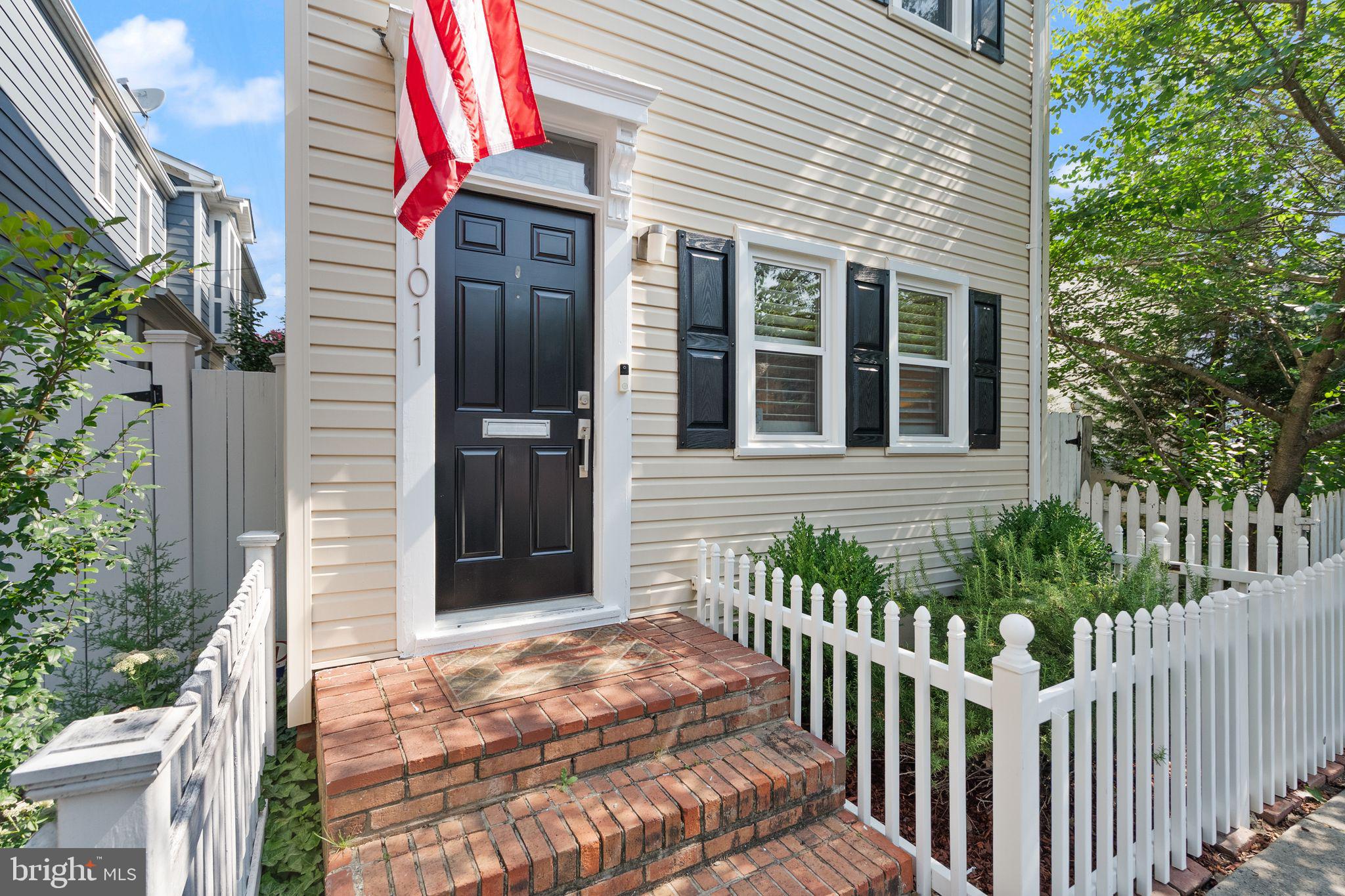 1011 ORONOCO STREET