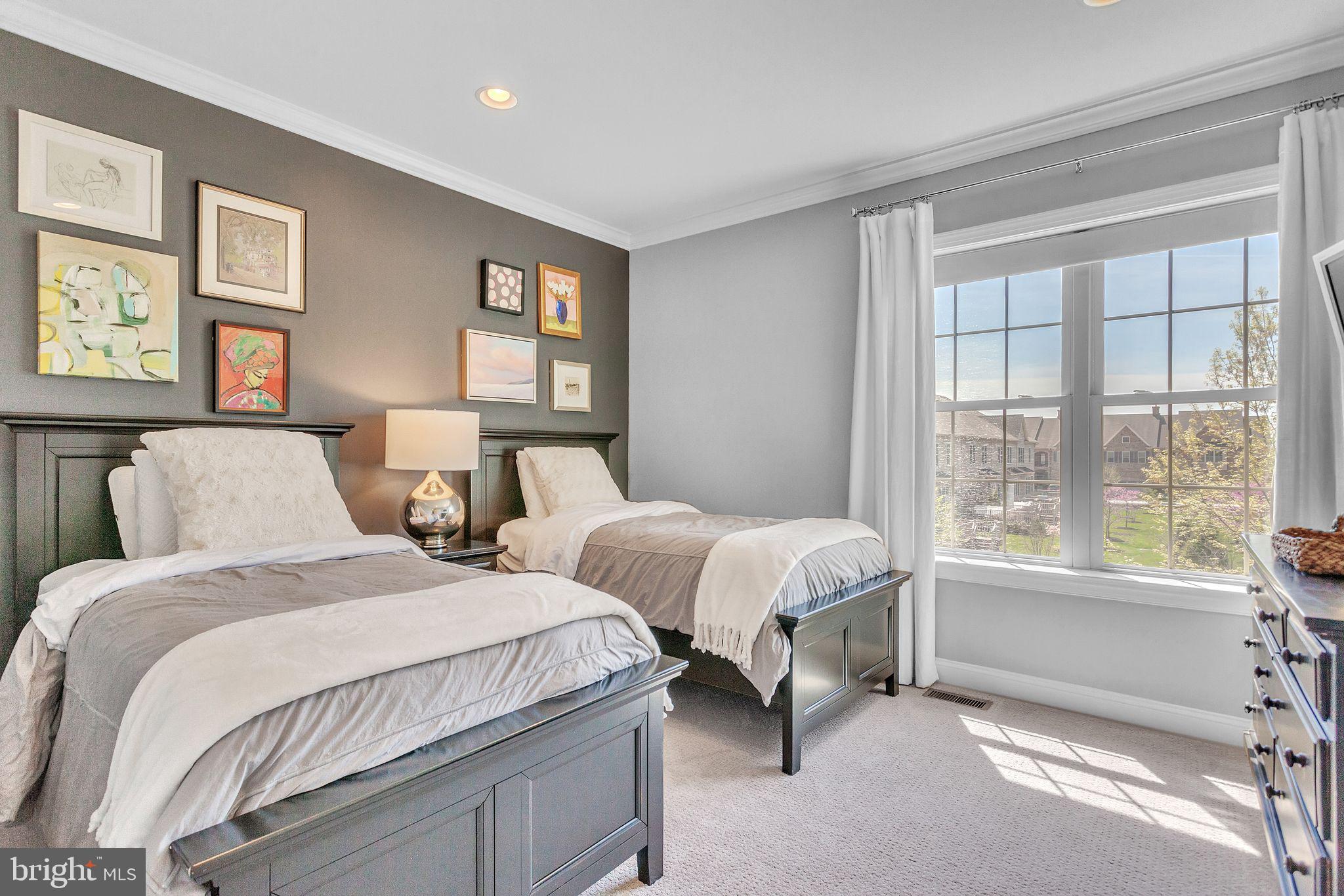 WALDEN SQUARE - Residential