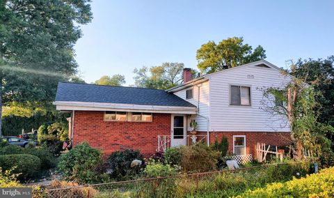 Photo of 603 Perth Place, SILVER SPRING, MD 20901 (MLS # MDMC2199962)