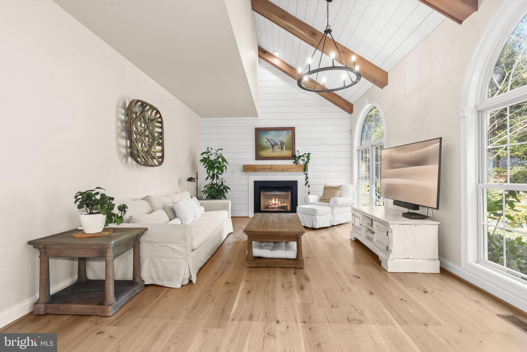 RIVER HILL - Residential