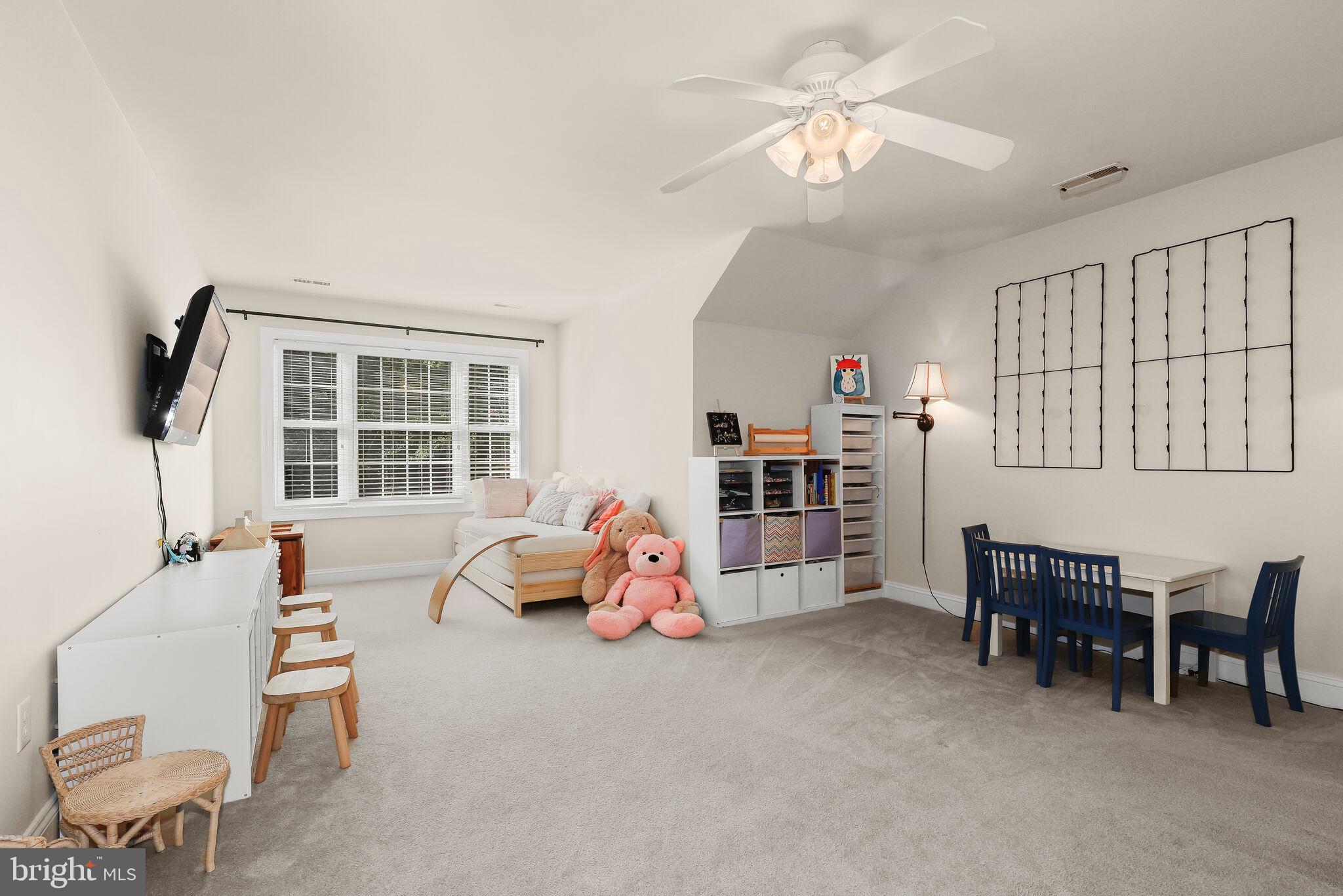 RIVER HILL - Residential