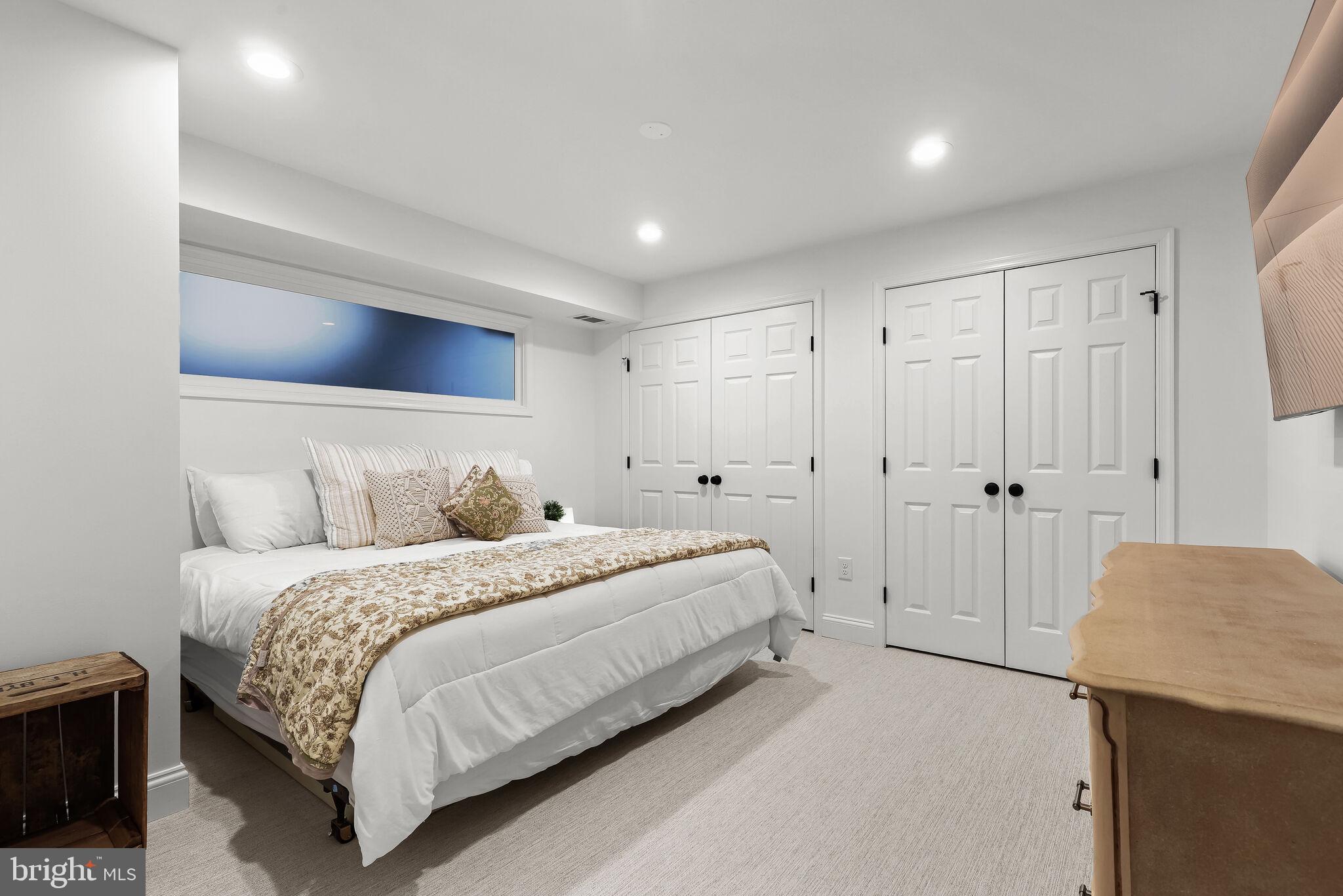 RIVER HILL - Residential