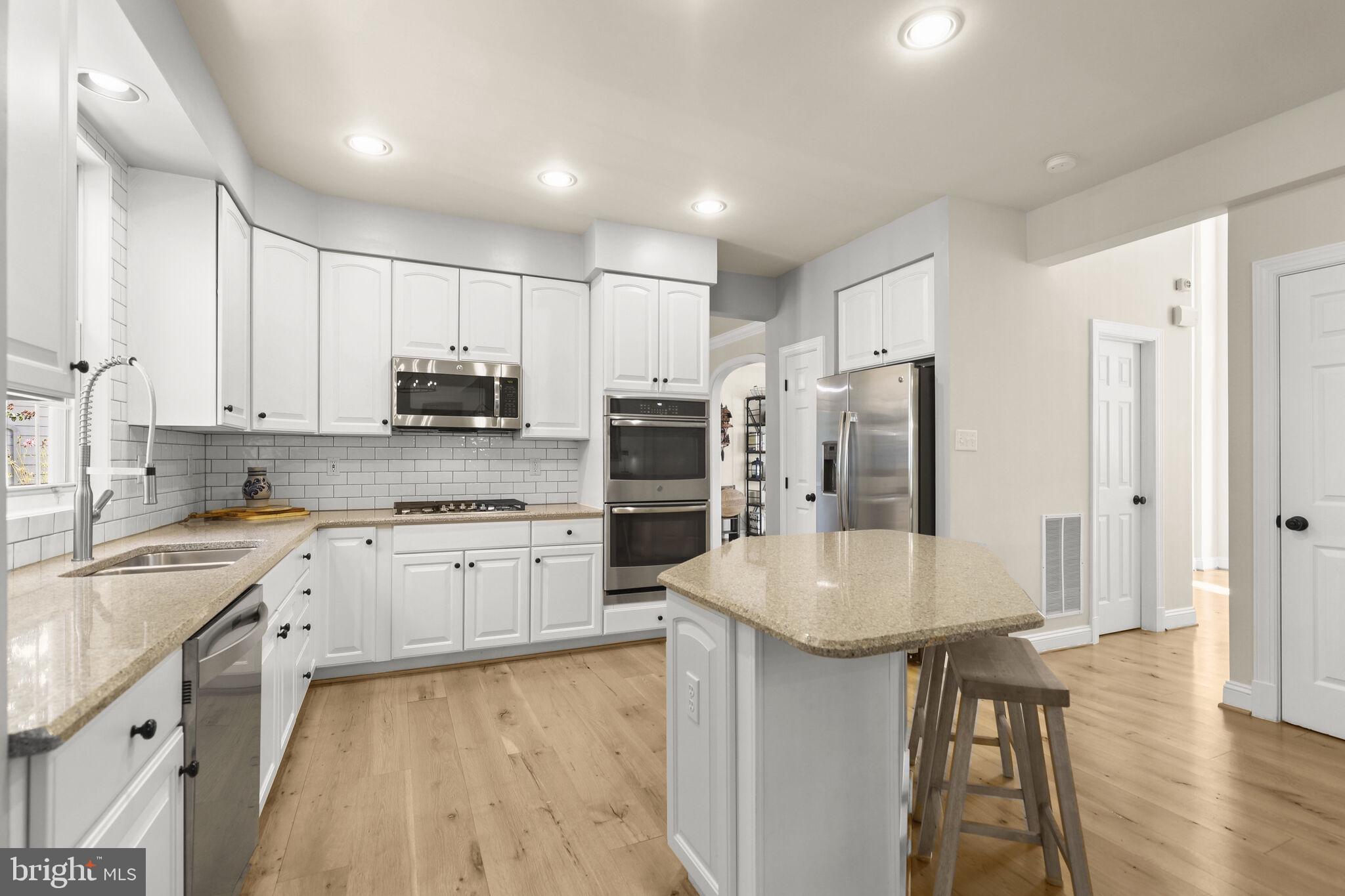 RIVER HILL - Residential