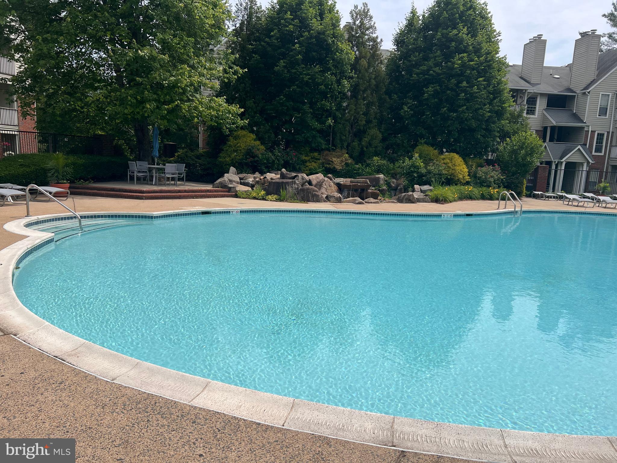 PENDERBROOK SQUARE CONDOMINIUMS - Residential Lease