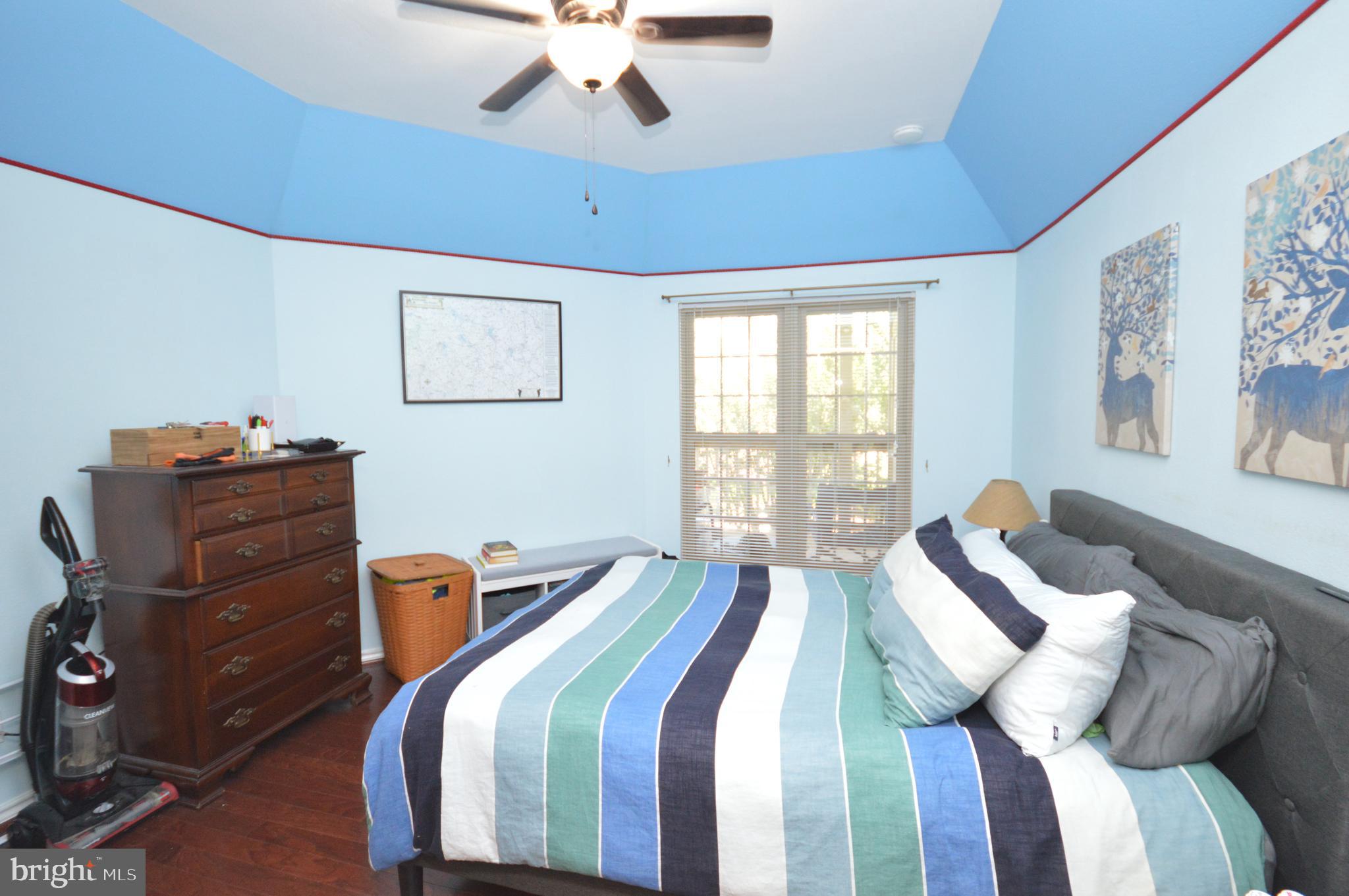 PENDERBROOK SQUARE CONDOMINIUMS - Residential Lease