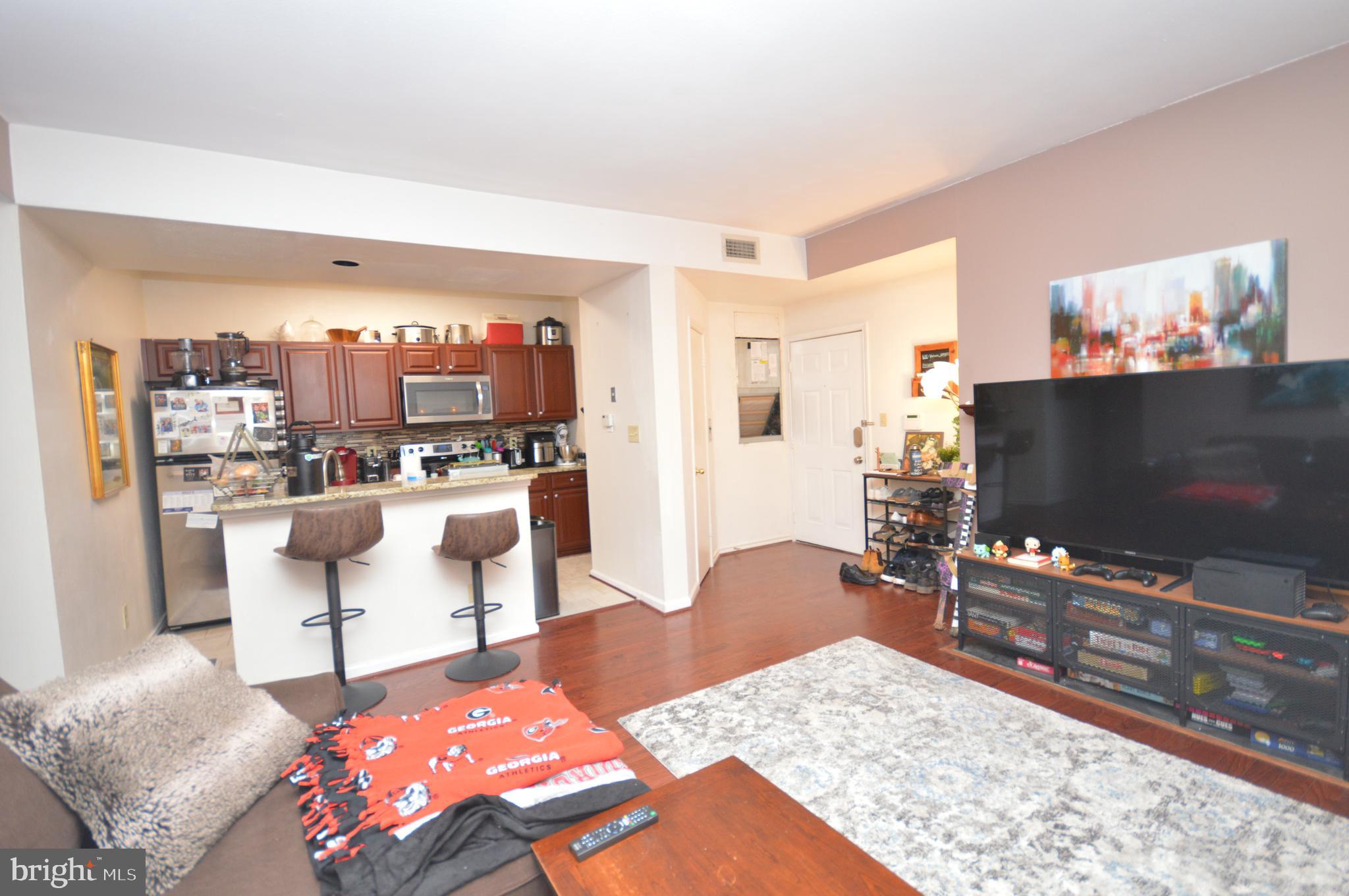 PENDERBROOK SQUARE CONDOMINIUMS - Residential Lease