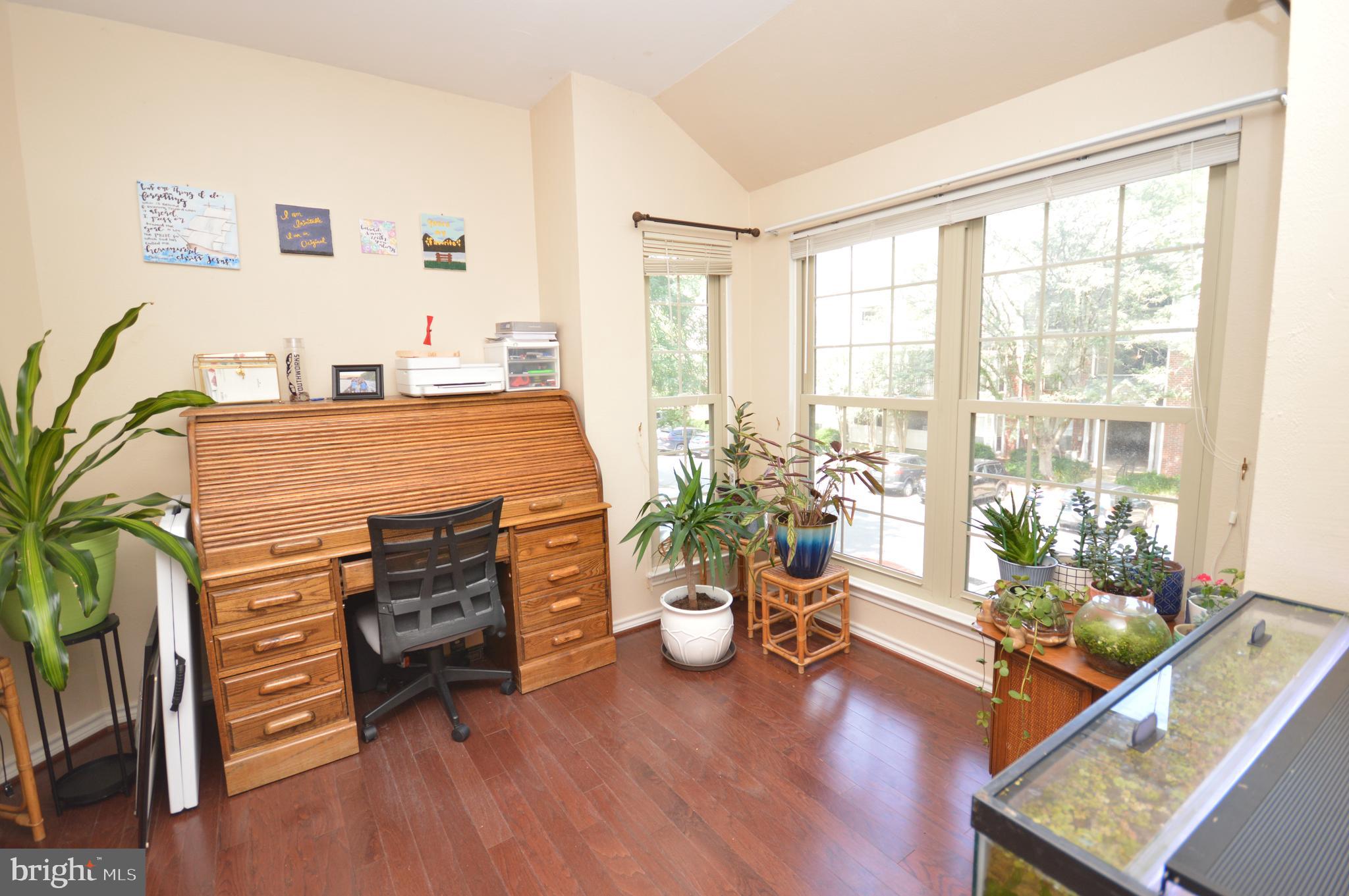 PENDERBROOK SQUARE CONDOMINIUMS - Residential Lease