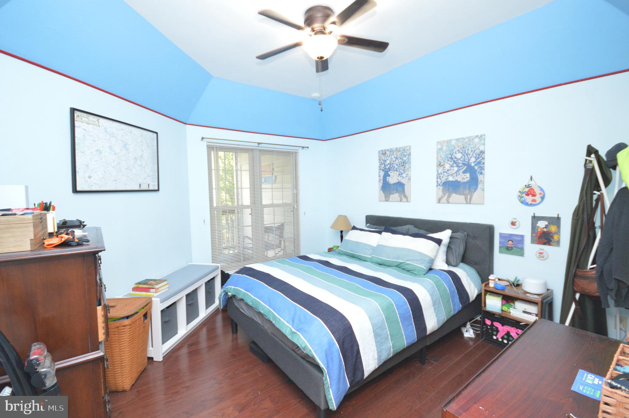 PENDERBROOK SQUARE CONDOMINIUMS - Residential Lease