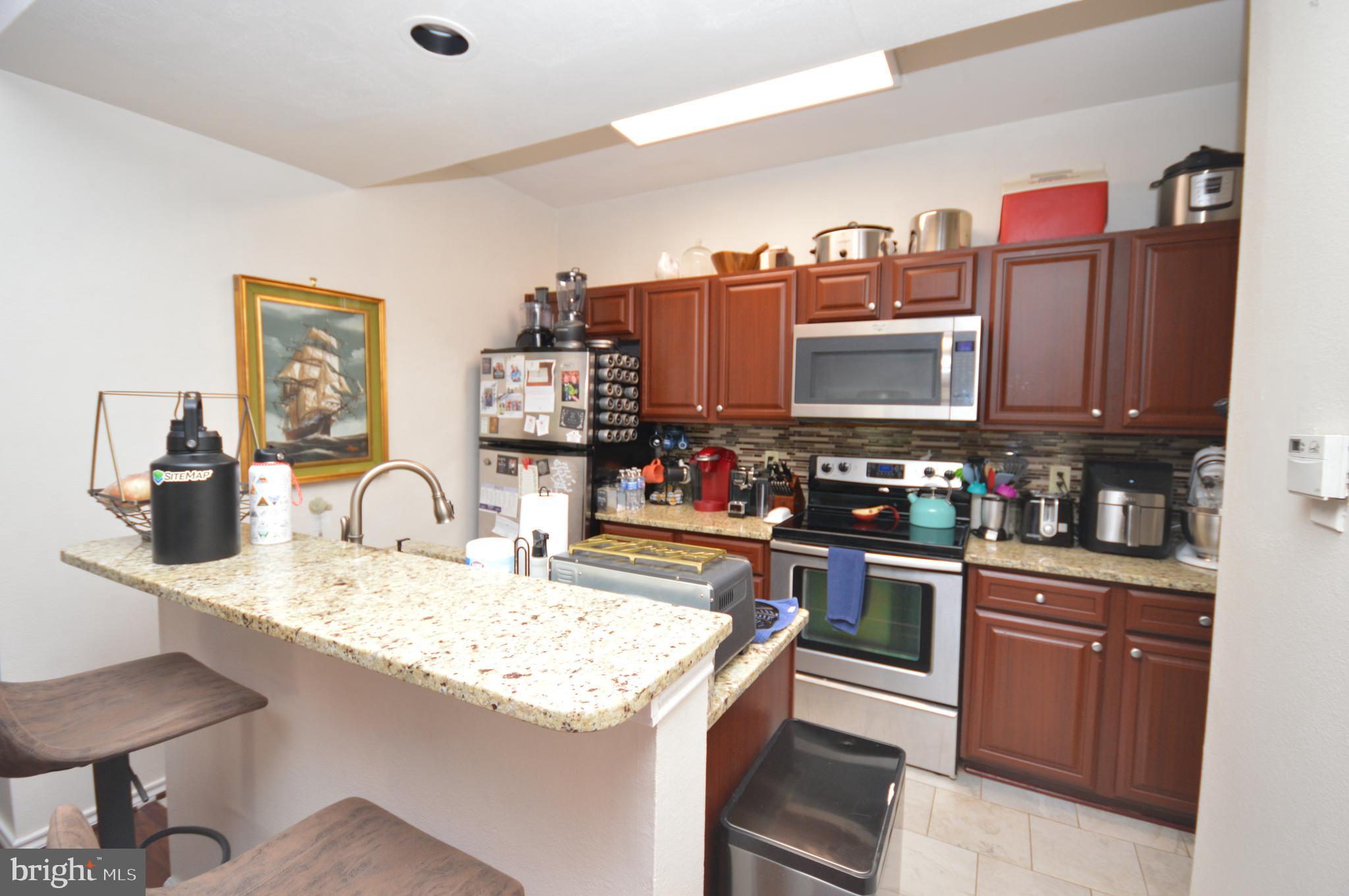 PENDERBROOK SQUARE CONDOMINIUMS - Residential Lease