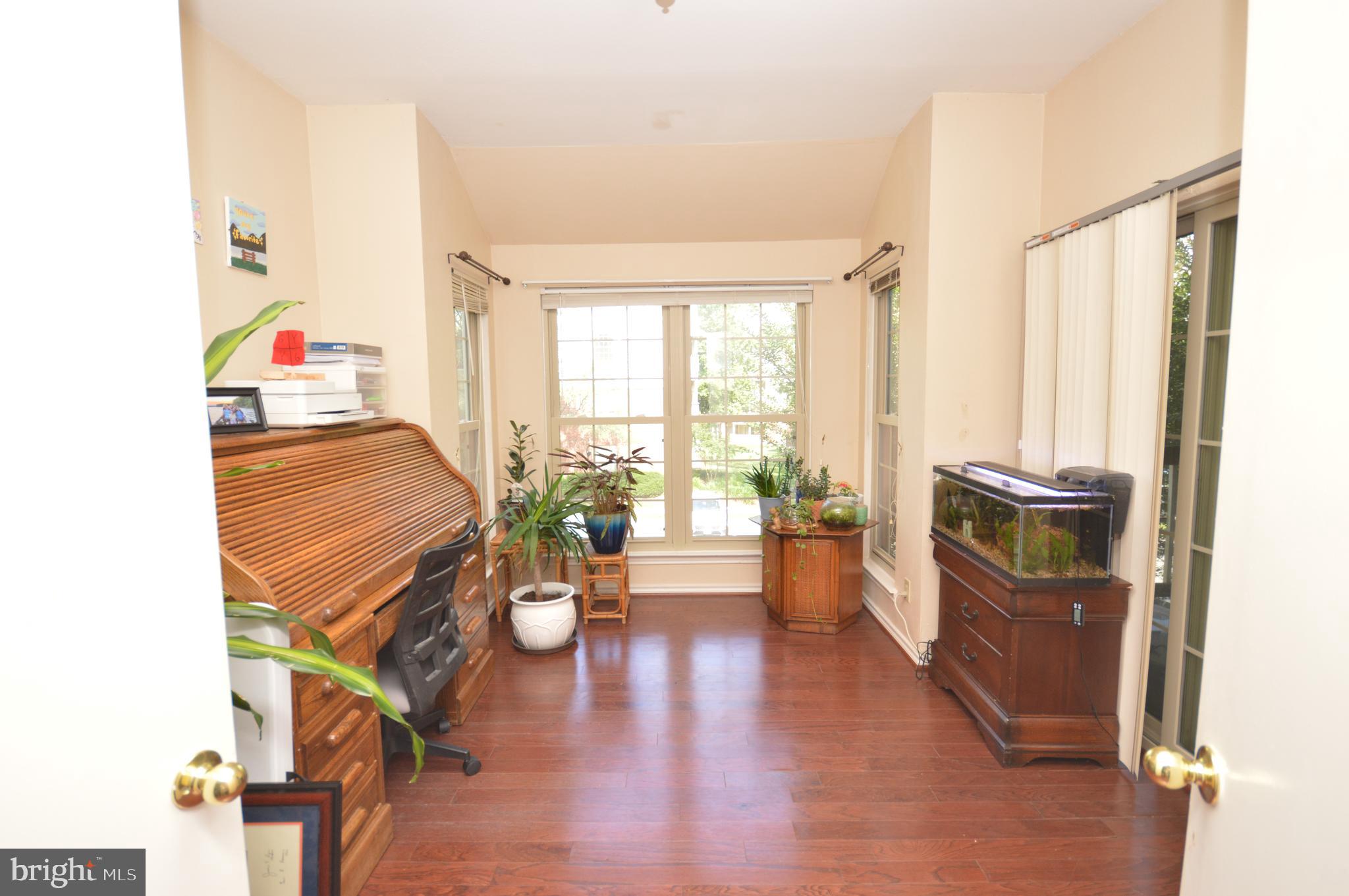 PENDERBROOK SQUARE CONDOMINIUMS - Residential Lease