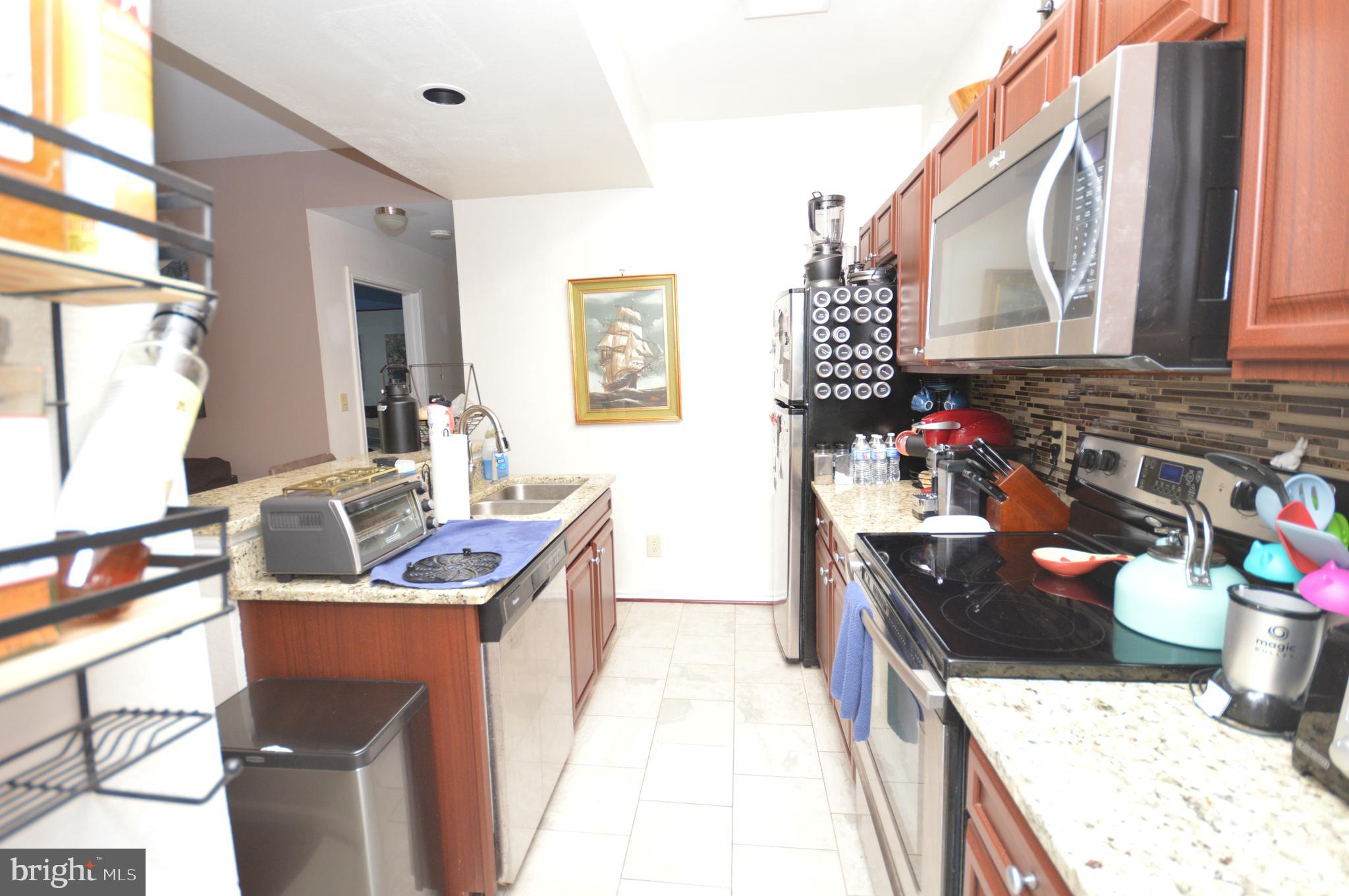 PENDERBROOK SQUARE CONDOMINIUMS - Residential Lease