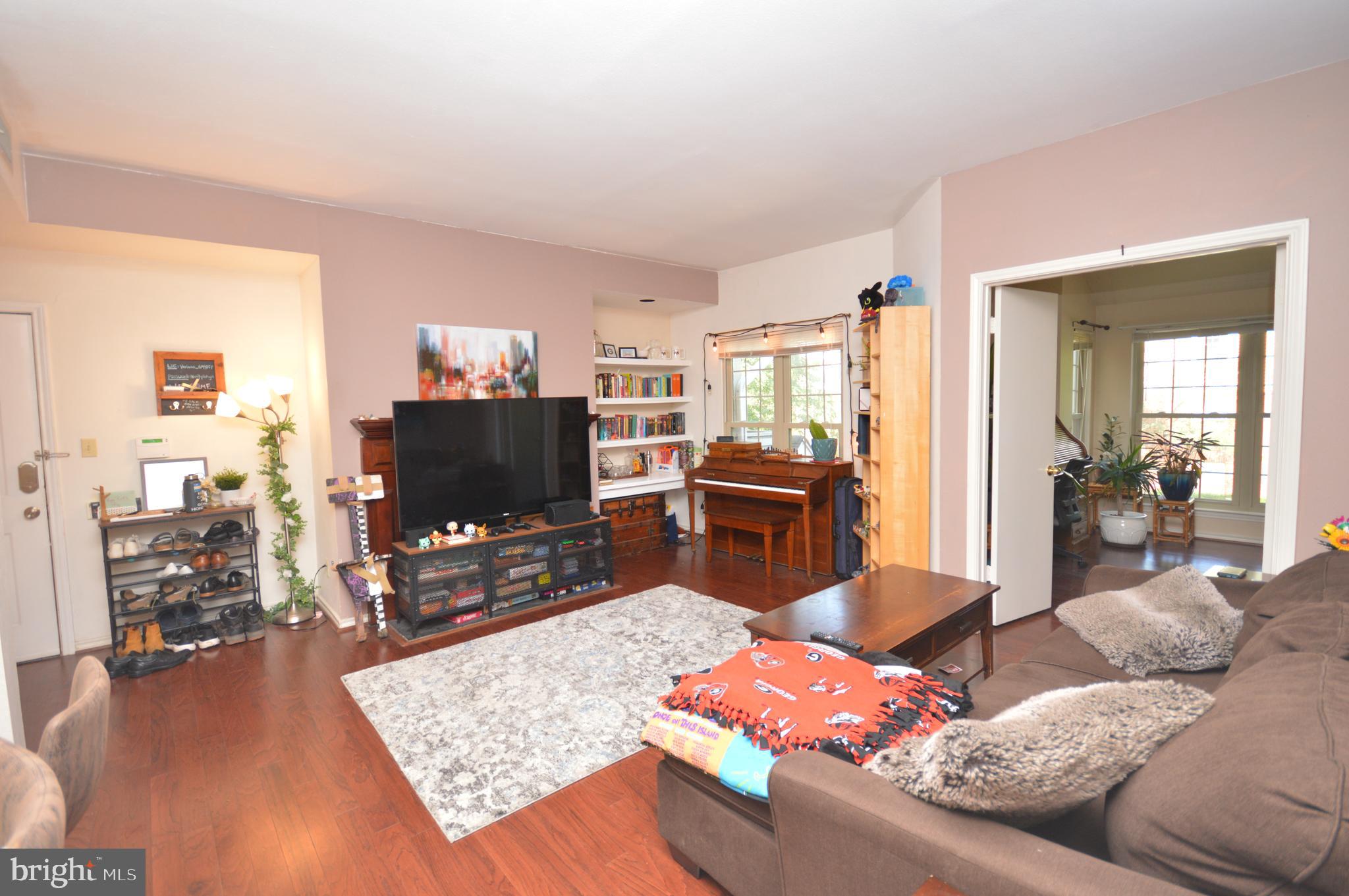 PENDERBROOK SQUARE CONDOMINIUMS - Residential Lease