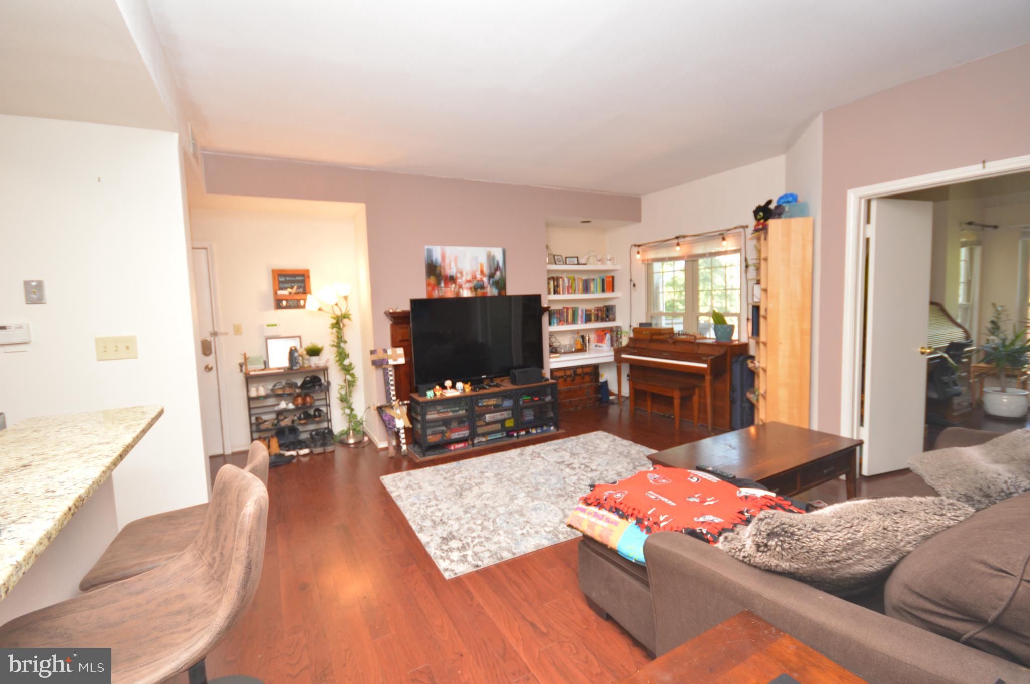 PENDERBROOK SQUARE CONDOMINIUMS - Residential Lease