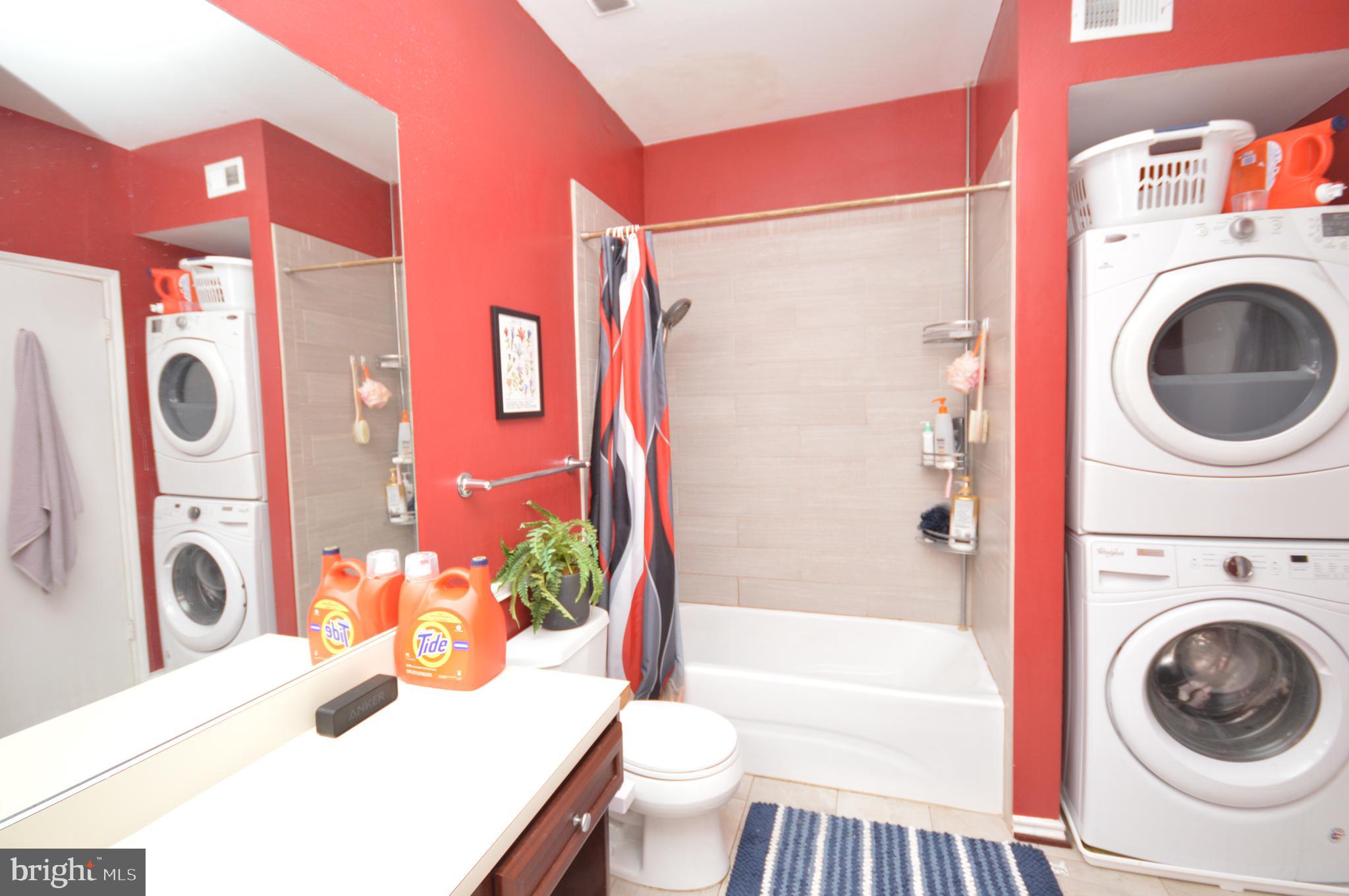 PENDERBROOK SQUARE CONDOMINIUMS - Residential Lease