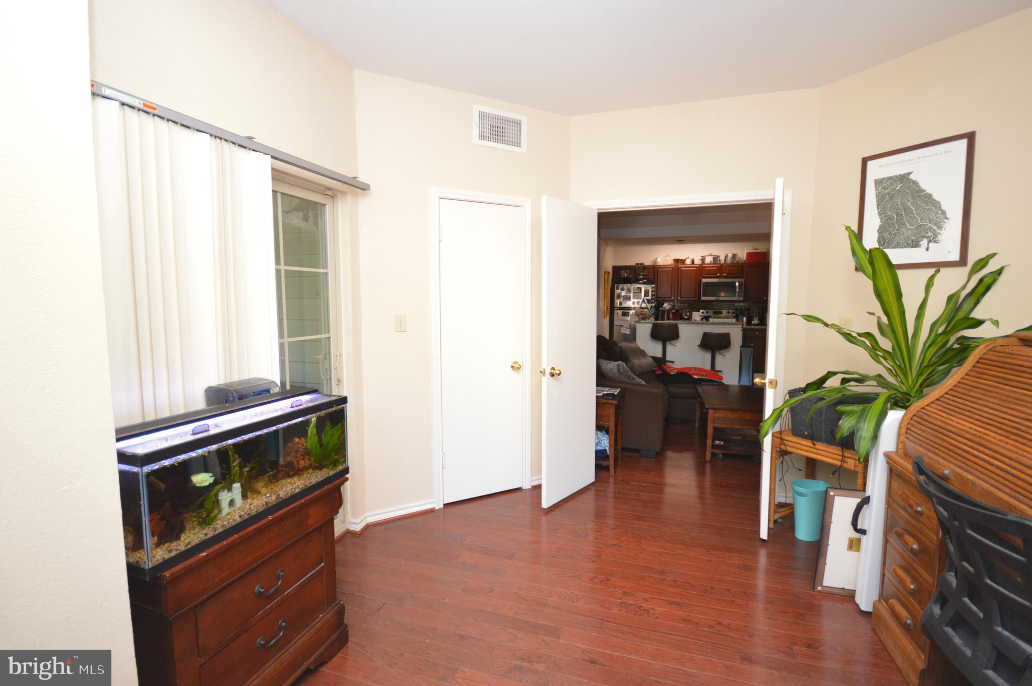 PENDERBROOK SQUARE CONDOMINIUMS - Residential Lease