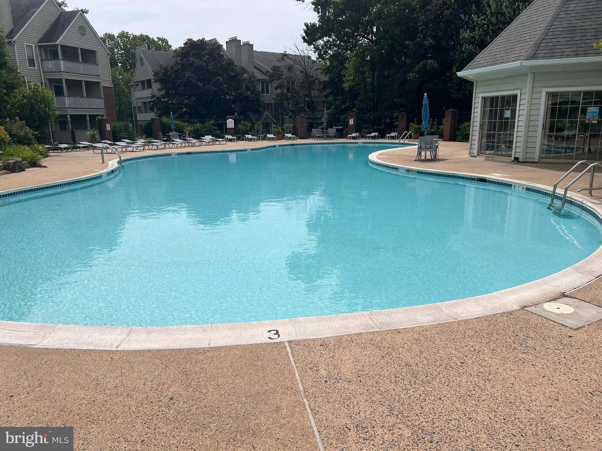 PENDERBROOK SQUARE CONDOMINIUMS - Residential Lease