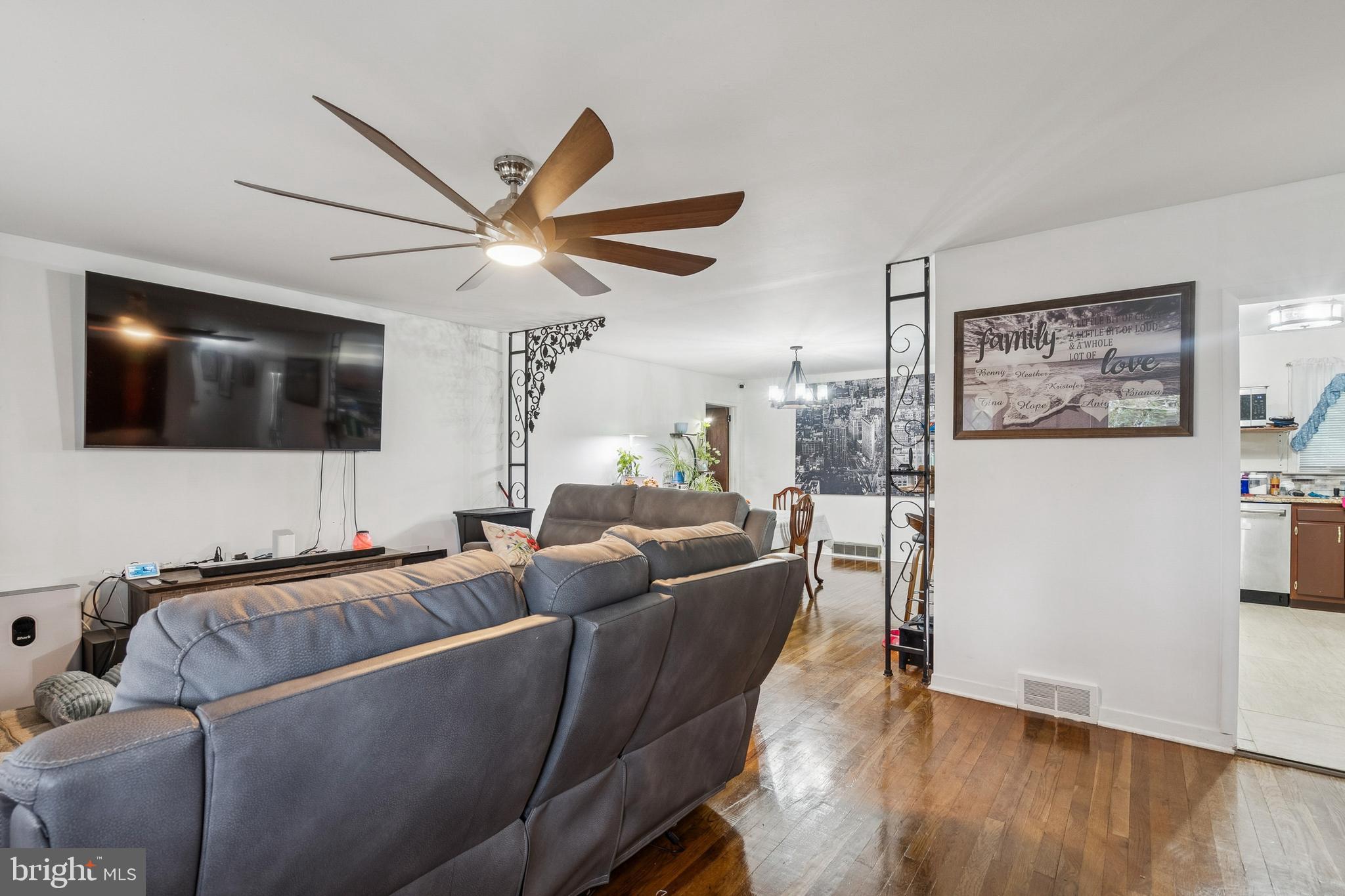 610 W CHESTNUT AVENUE