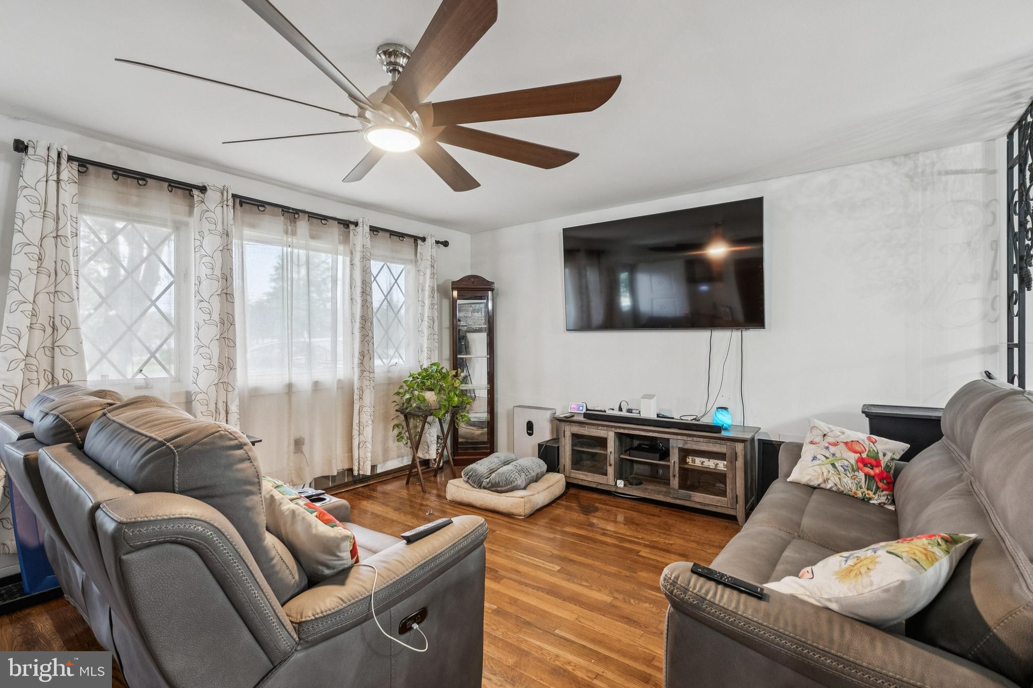 610 W CHESTNUT AVENUE