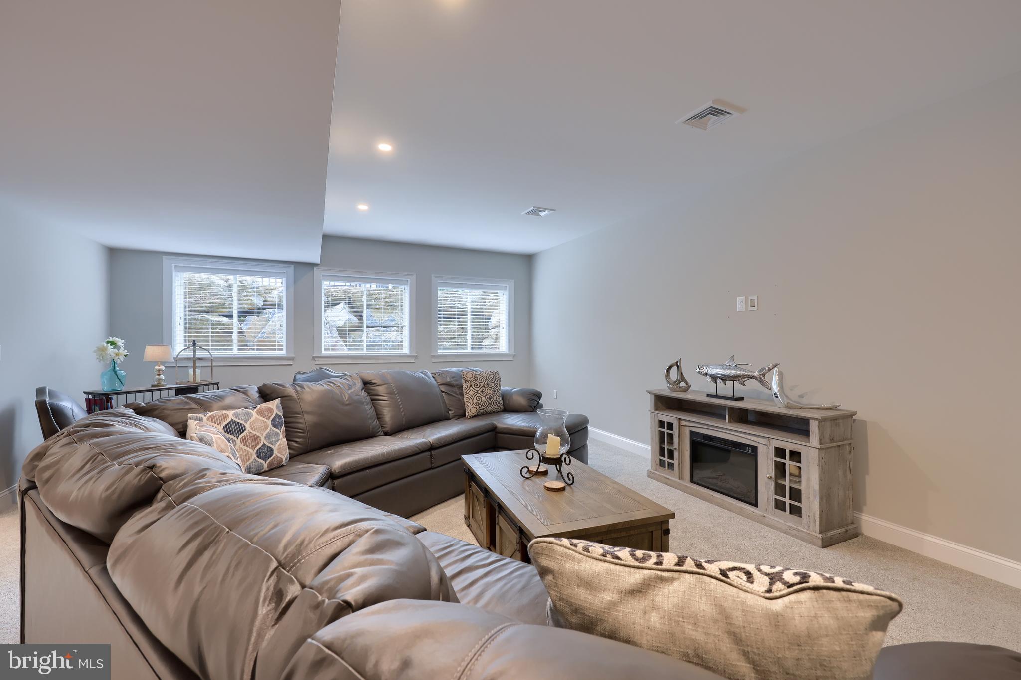 STONEHENGE RESERVE - Residential