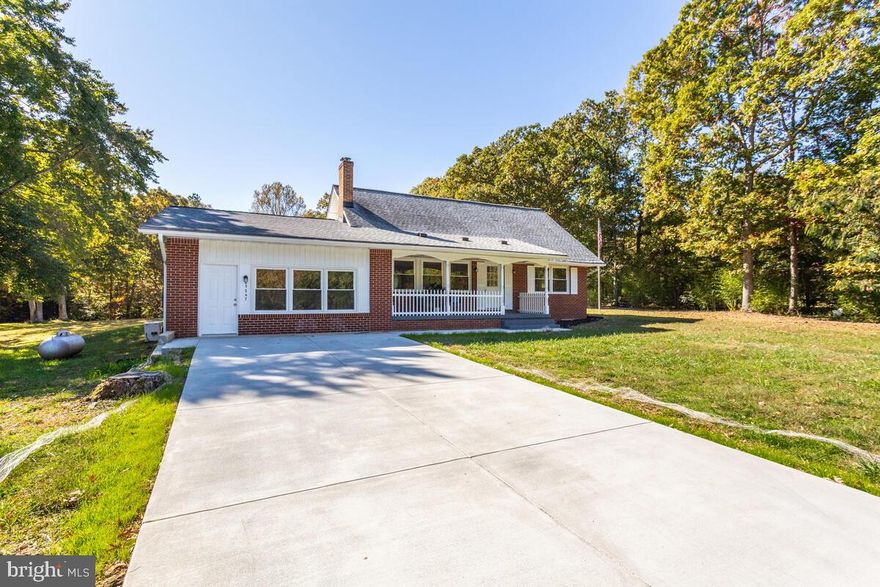 BEAUTIFUL RENOVATION! *A RARE FIND* 4 BR'S 2 FULL BATHS**2172 SQUARE FEET* EAT-IN KITCHEN W/QUARTZ COUNTERS, SS APPLIANCES* RECESSED LIGHTS* WALKOUT TO ENCLOSED PORCH WITH INGROUND POOL*GREAT FOR ENTERTANING **NO HOA**1.03 ACRE LOT* NEW CONCRETE DRIVEWAY*GREAT LOCATION, CLOSE TO PAX NAVAL AIR STATION, RESTAURANTS,  SCHOOLS AND LOCAL SHOPPING* A MUST SEE!