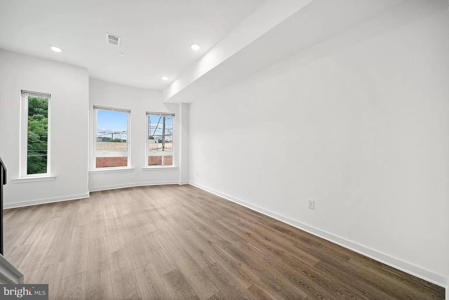 TEMPLE UNIVERSITY - Residential Lease