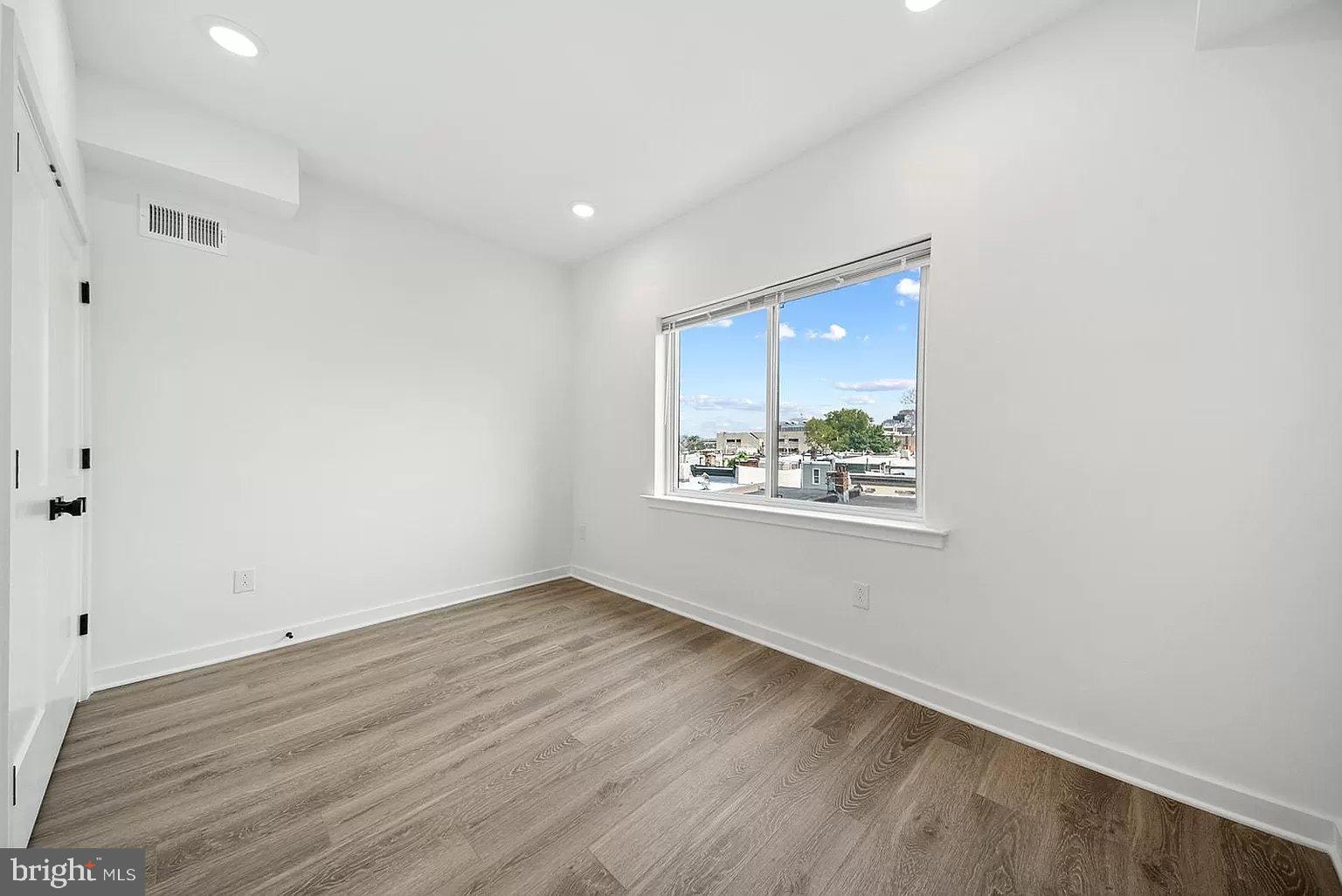 TEMPLE UNIVERSITY - Residential Lease