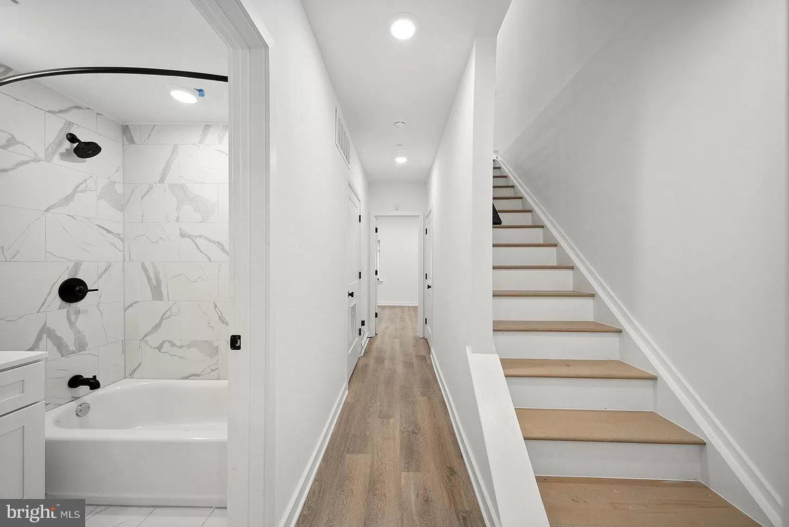 TEMPLE UNIVERSITY - Residential Lease