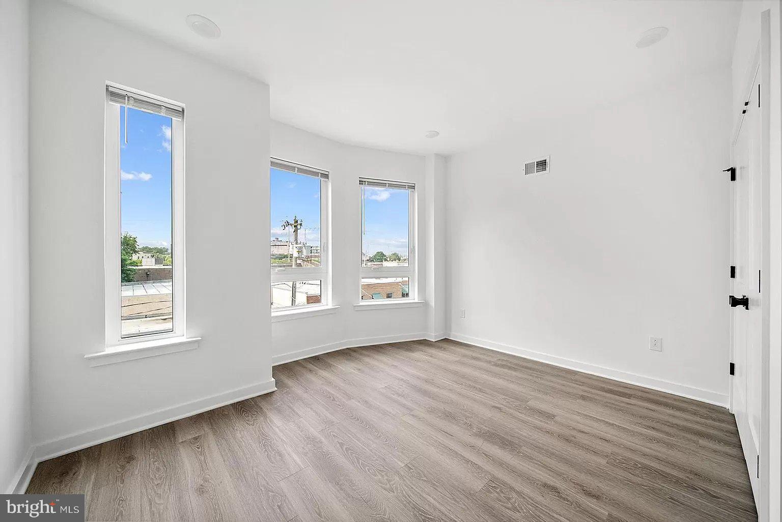 TEMPLE UNIVERSITY - Residential Lease