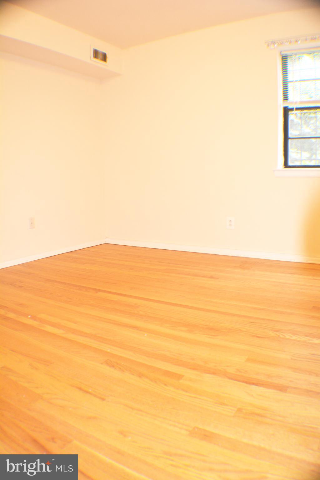 EAST FALLS - Residential Lease