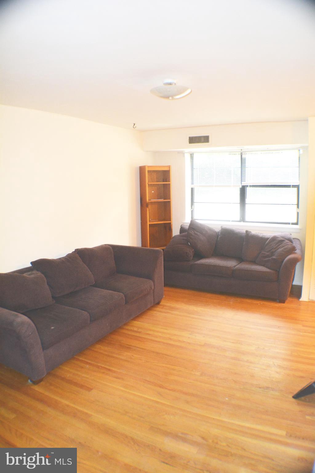 EAST FALLS - Residential Lease