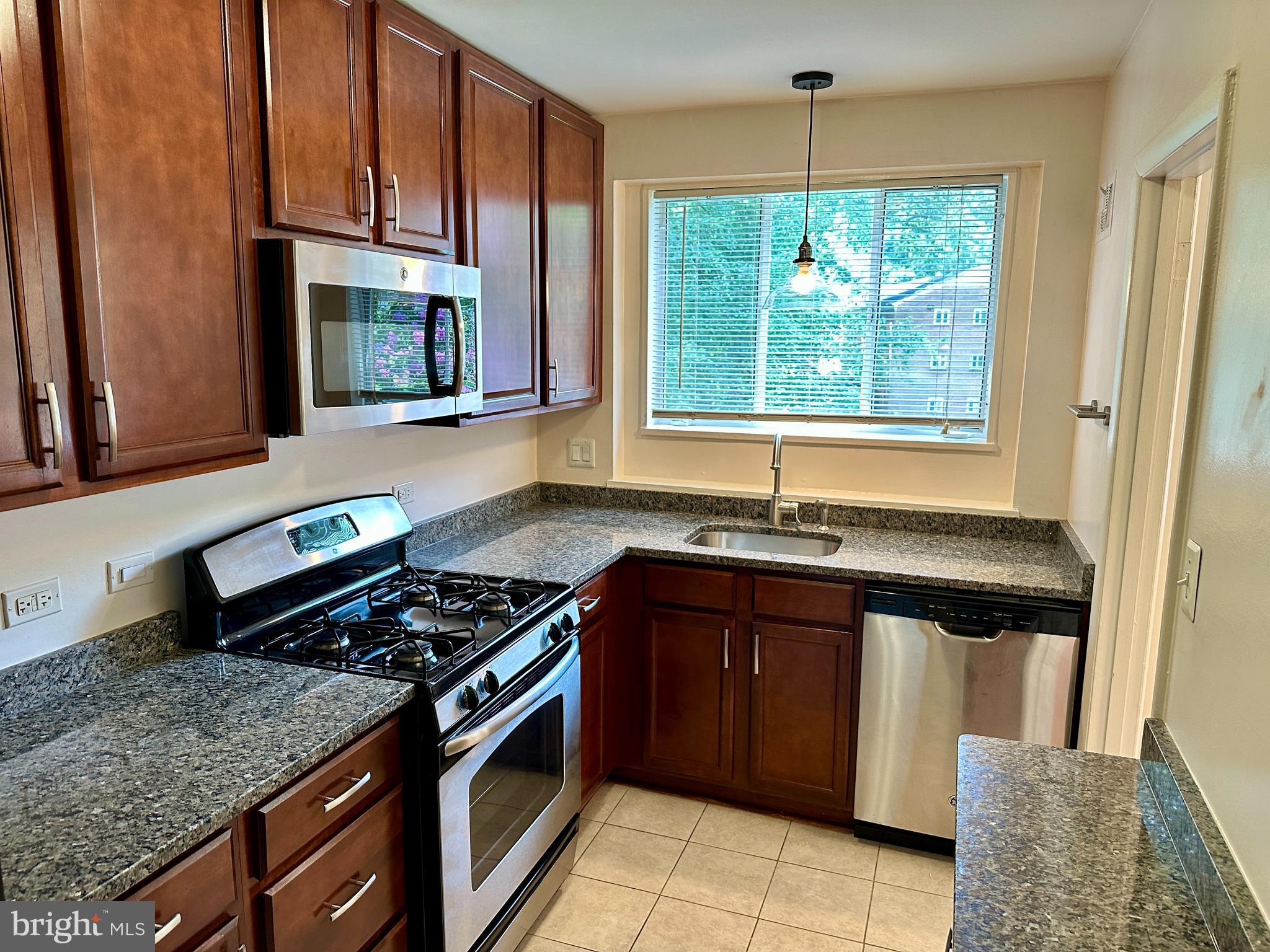 10505 MONTROSE AVENUE M-201