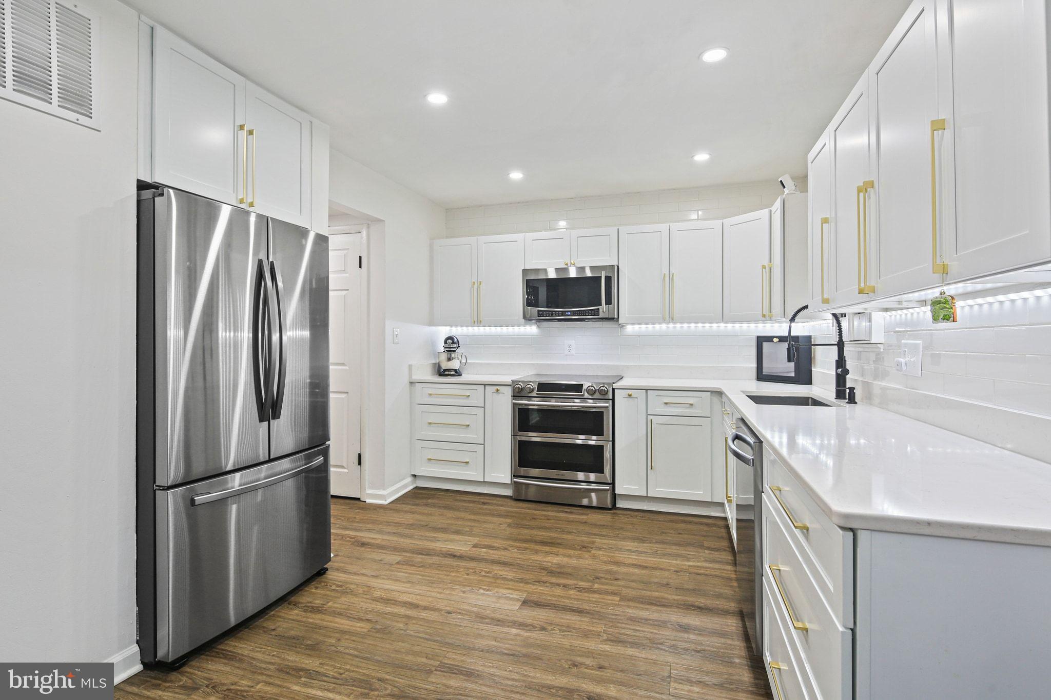 1215 DRIFTWOOD COURT