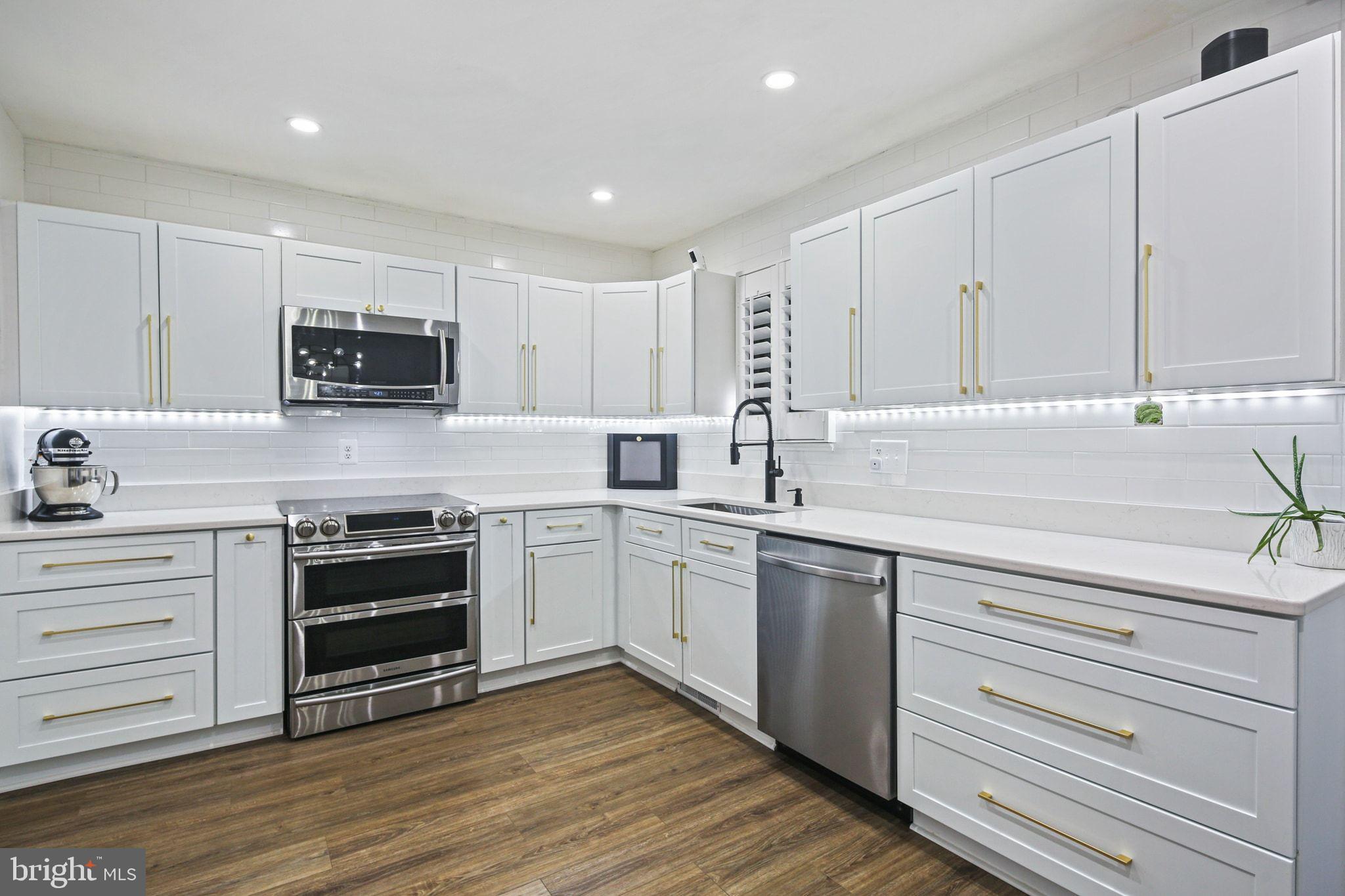 1215 DRIFTWOOD COURT