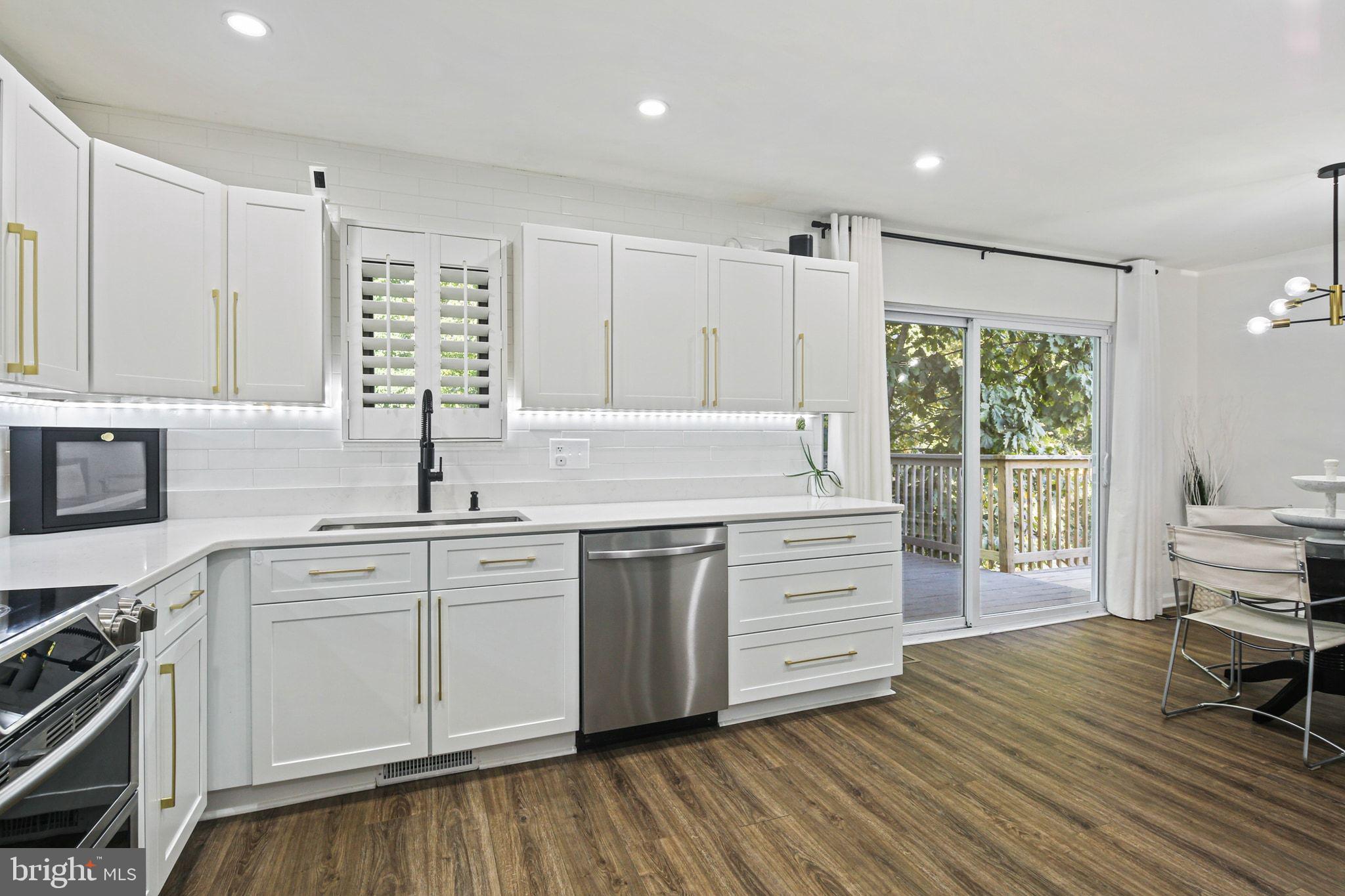 1215 DRIFTWOOD COURT