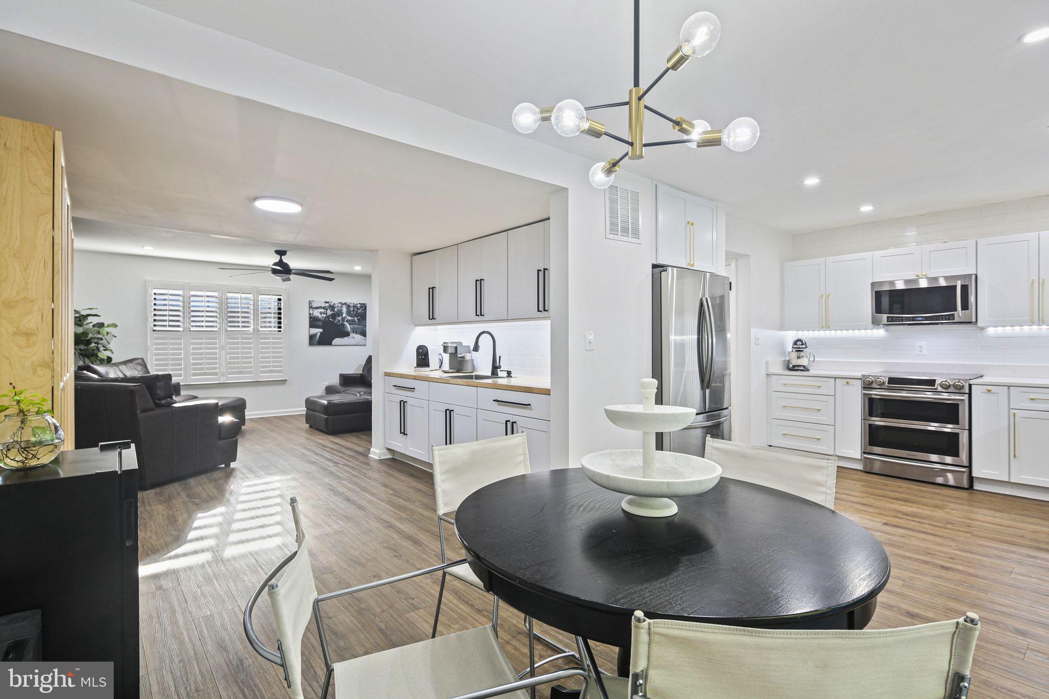 1215 DRIFTWOOD COURT