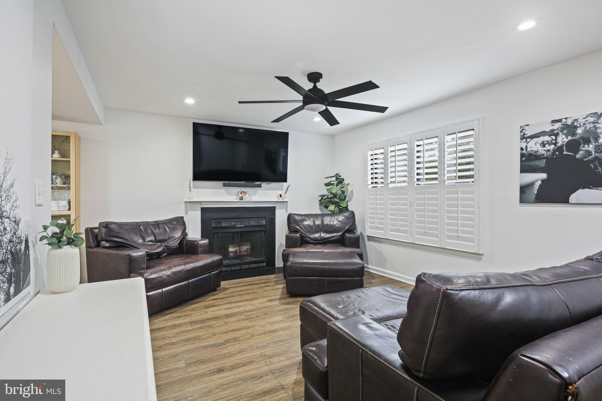 KIMBERLY WOODS VILLAGE - Residential