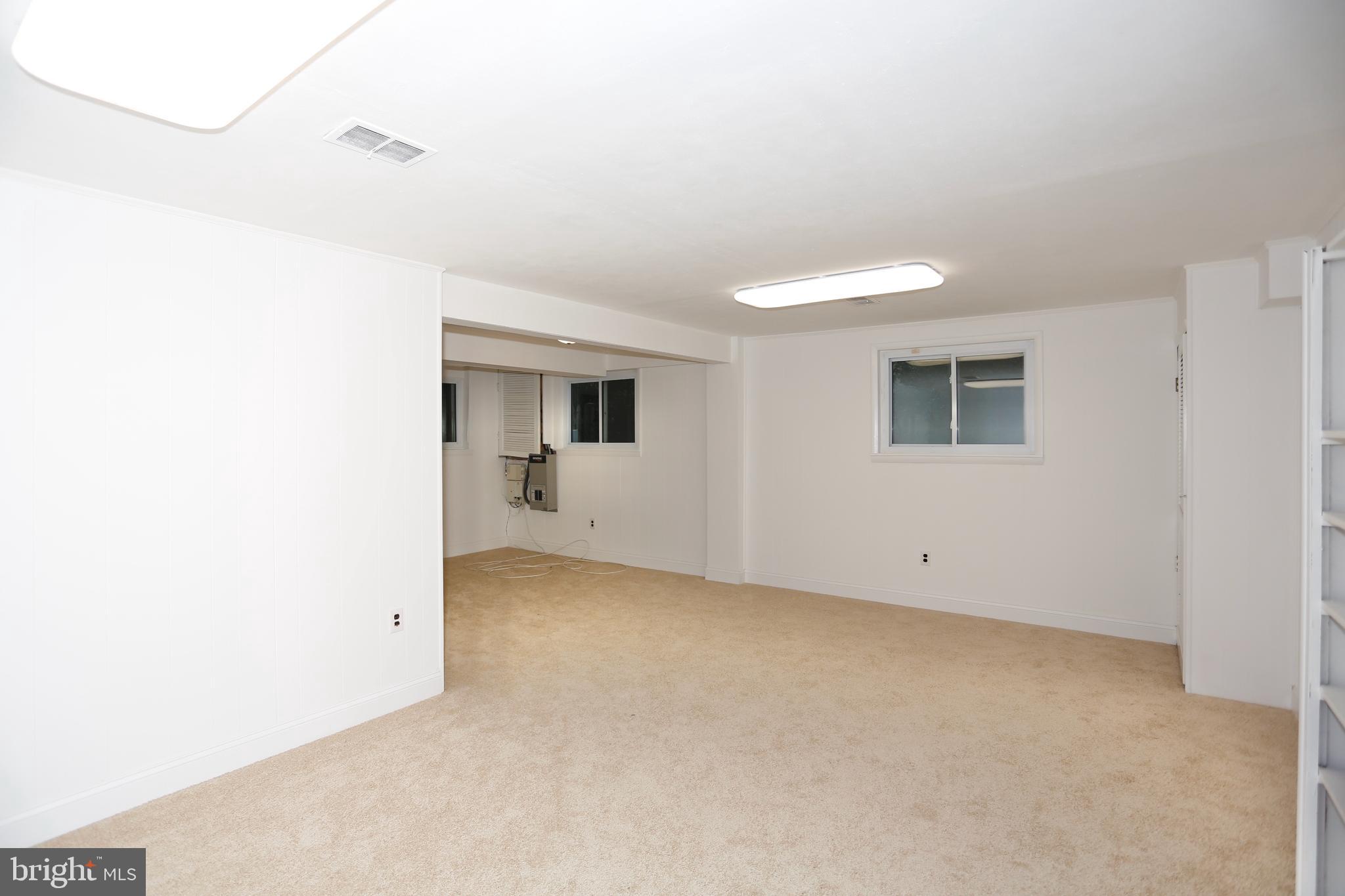 GREEN TREE MANOR - Residential Lease