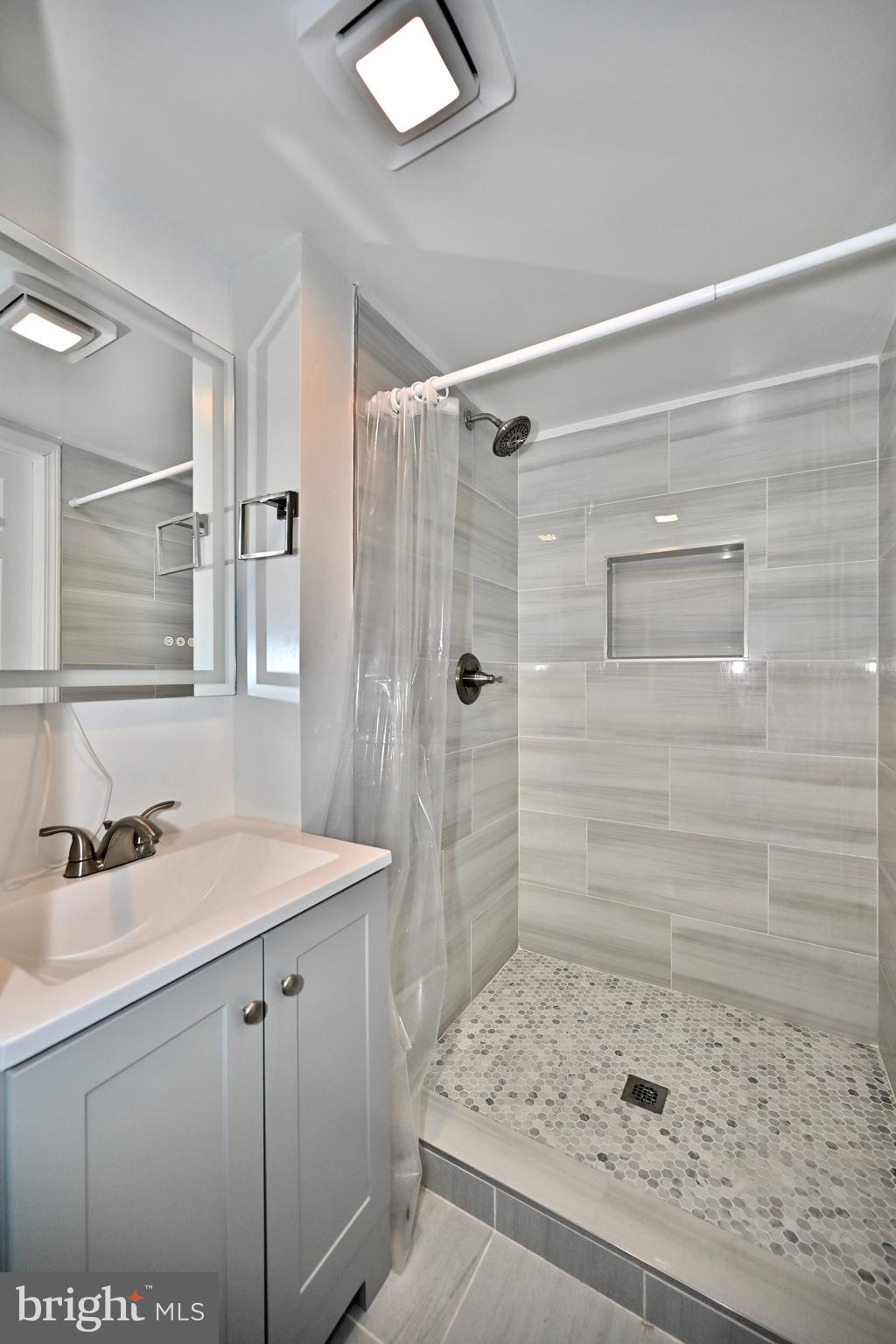 GREEN TREE MANOR - Residential Lease