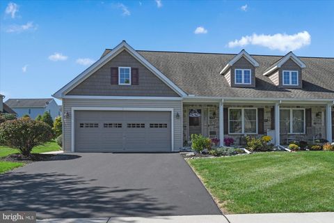 Photo of 5370 OAK LEAF DR, MOUNT JOY, PA 17552 (MLS # PALA2026220)