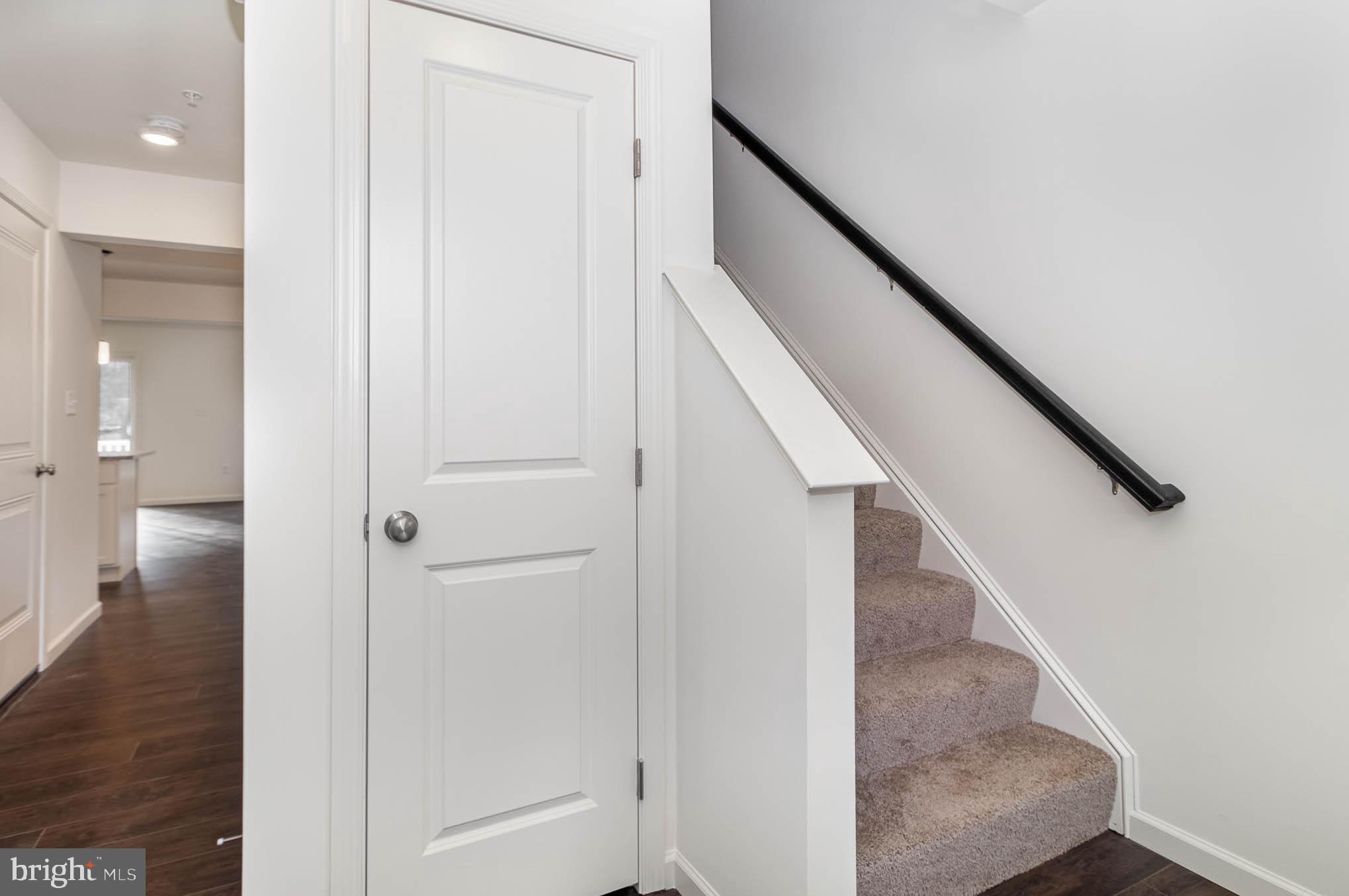 CREEKVALE - Residential Lease