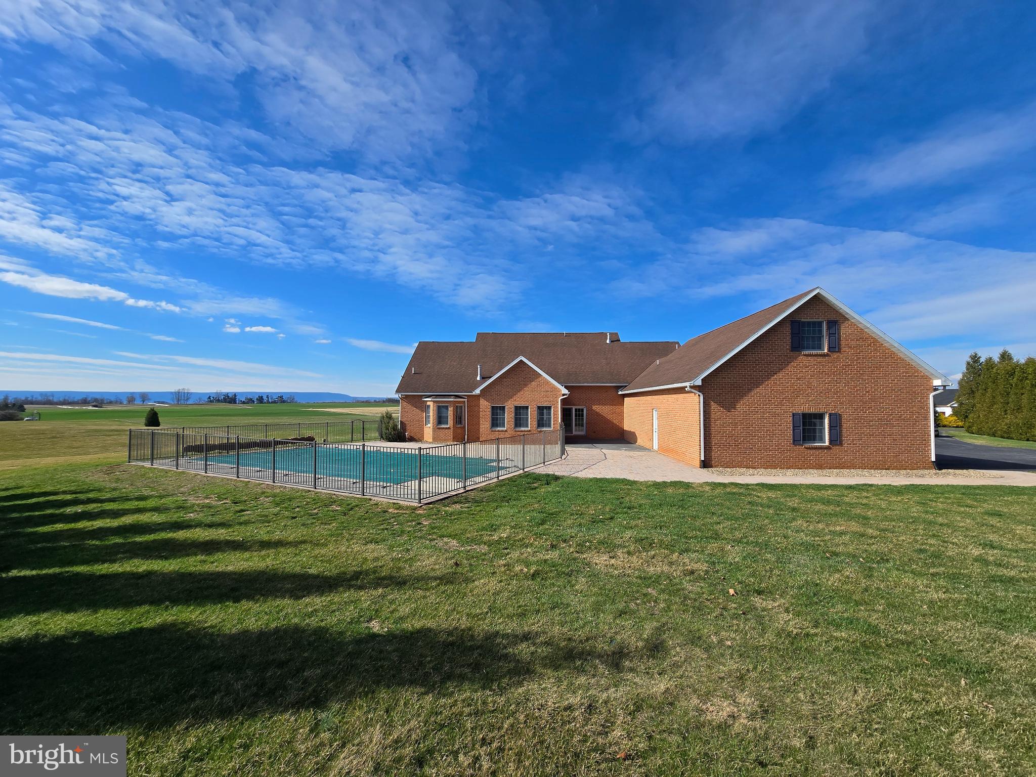 1709 RAGGED EDGE ROAD